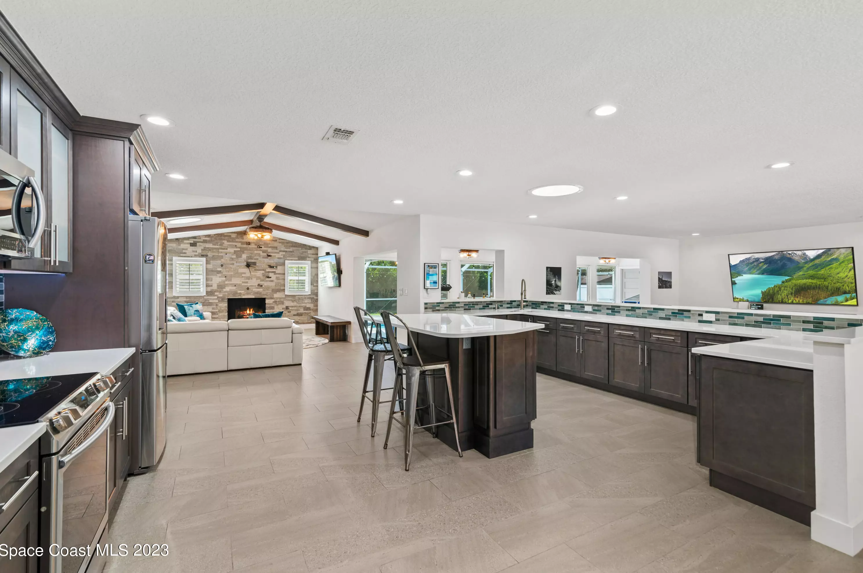 572 Spindle Palm Dr, Melbourne FL  32903-3855 exterior