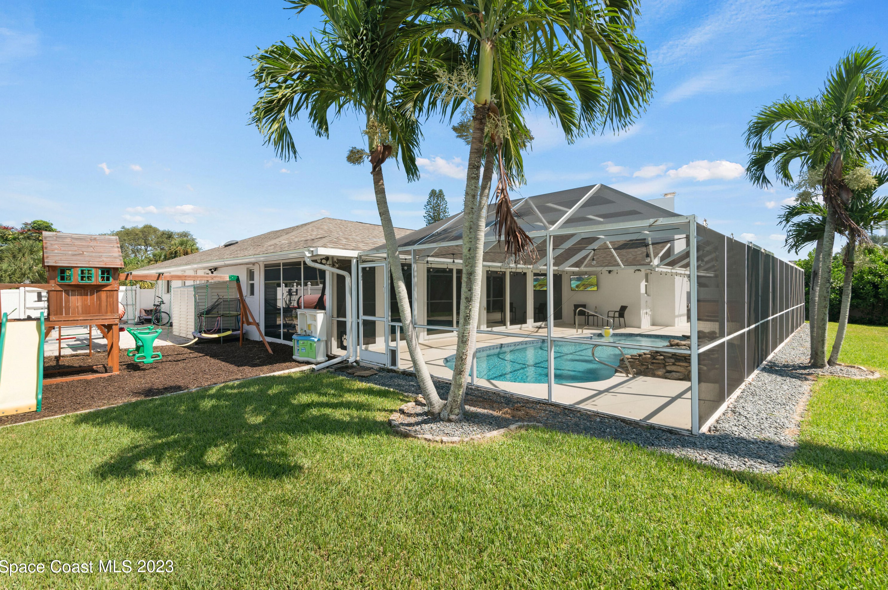 572 Spindle Palm Dr, Melbourne FL  32903-3855 exterior