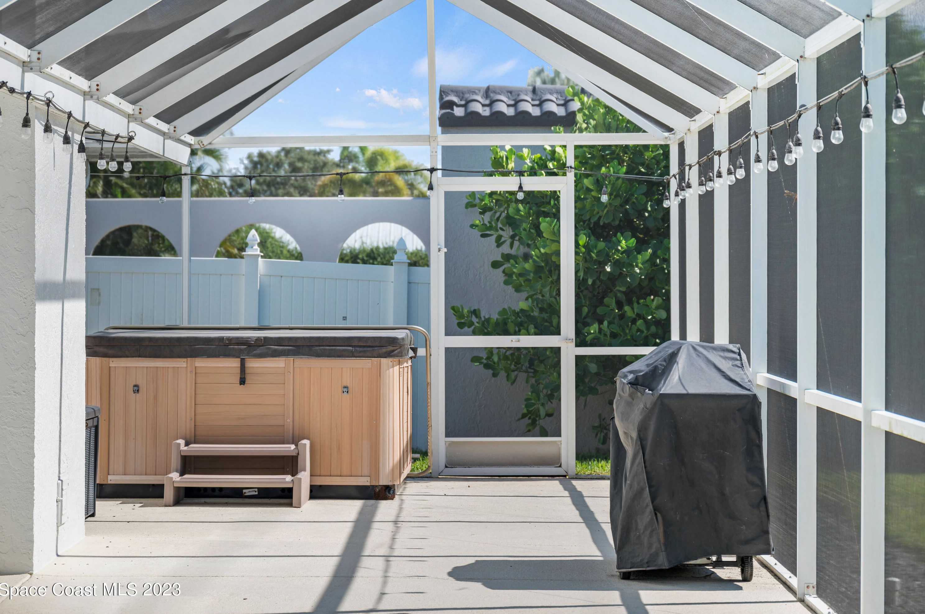 572 Spindle Palm Dr, Melbourne FL  32903-3855 exterior