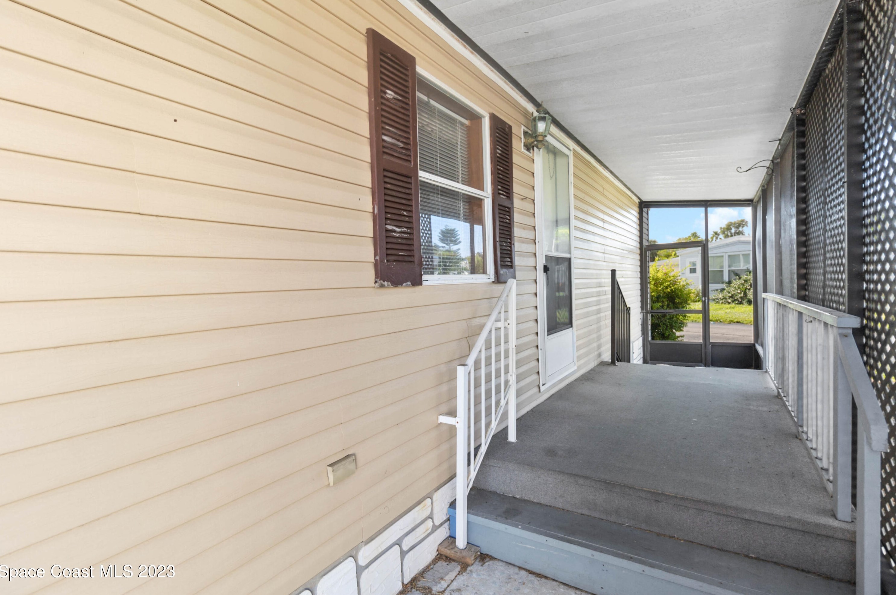 286 Liberty Ln, Melbourne, FL 32951-2887