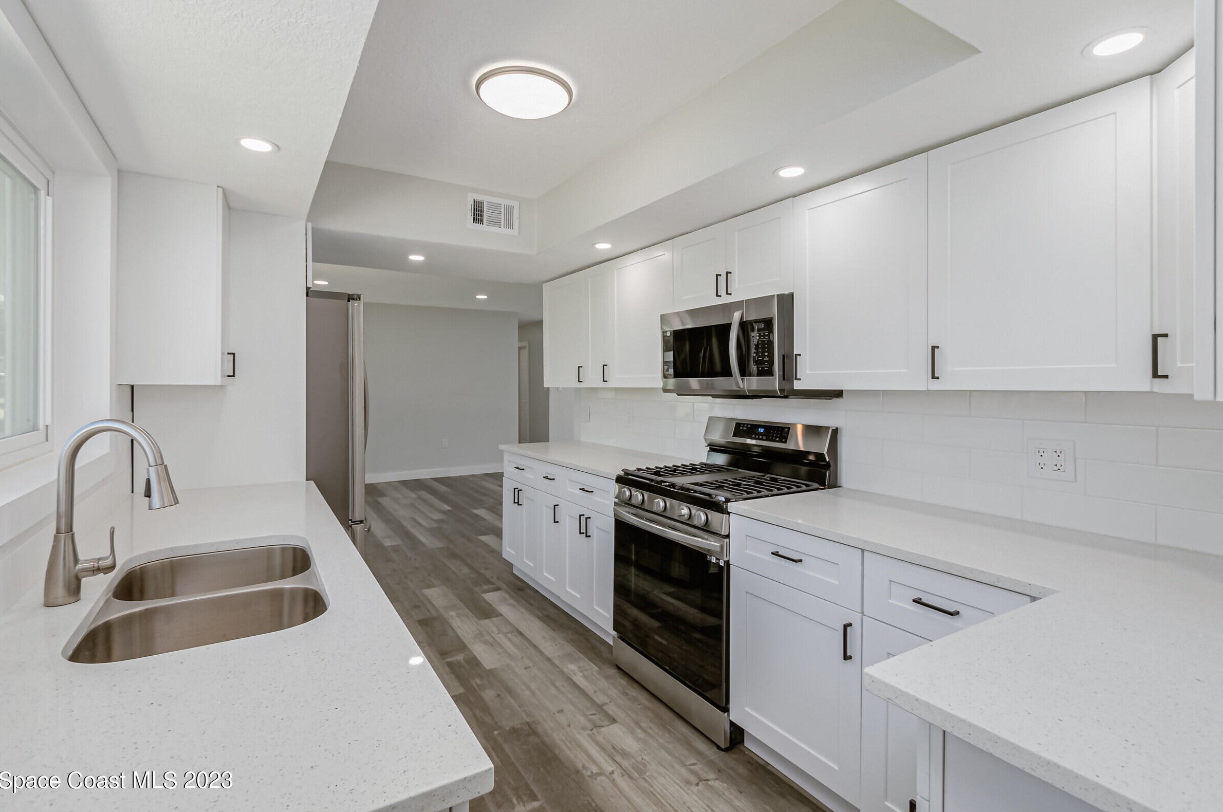 426 Neptune Dr, Melbourne FL  32907-1507 exterior