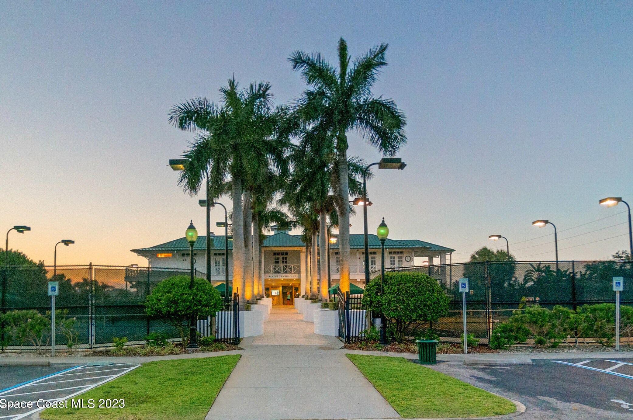 426 Neptune Dr, Melbourne FL  32907-1507 exterior