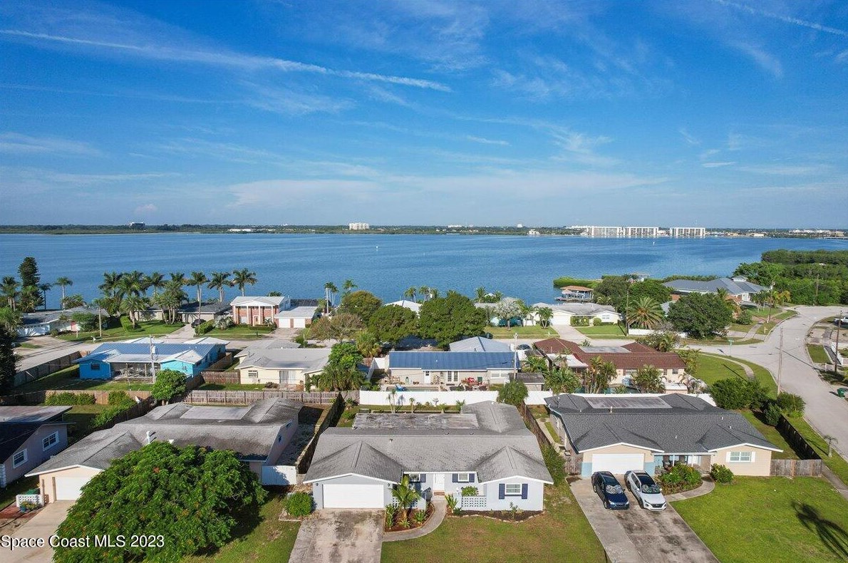 525 Gateway Ct, Merritt Island, FL 32952-2649
