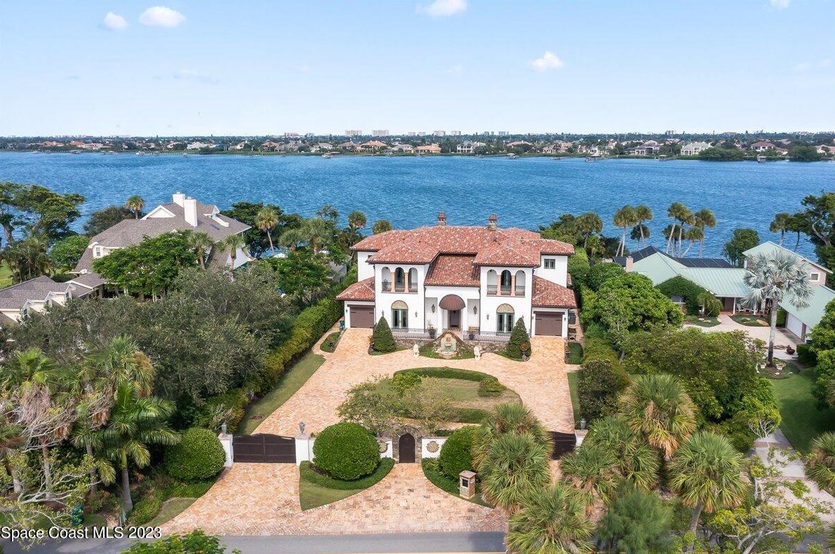 10586 S Tropical Trail, Merritt Island, FL 32952