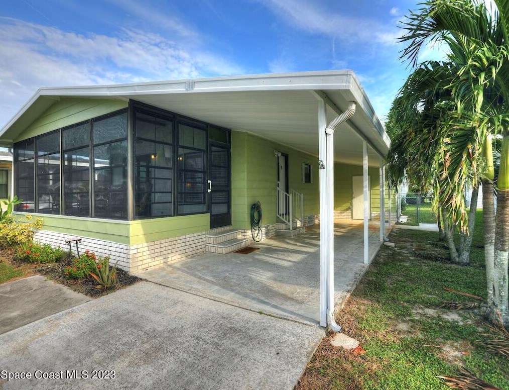814 Lychee Dr, Sebastian, FL 32976