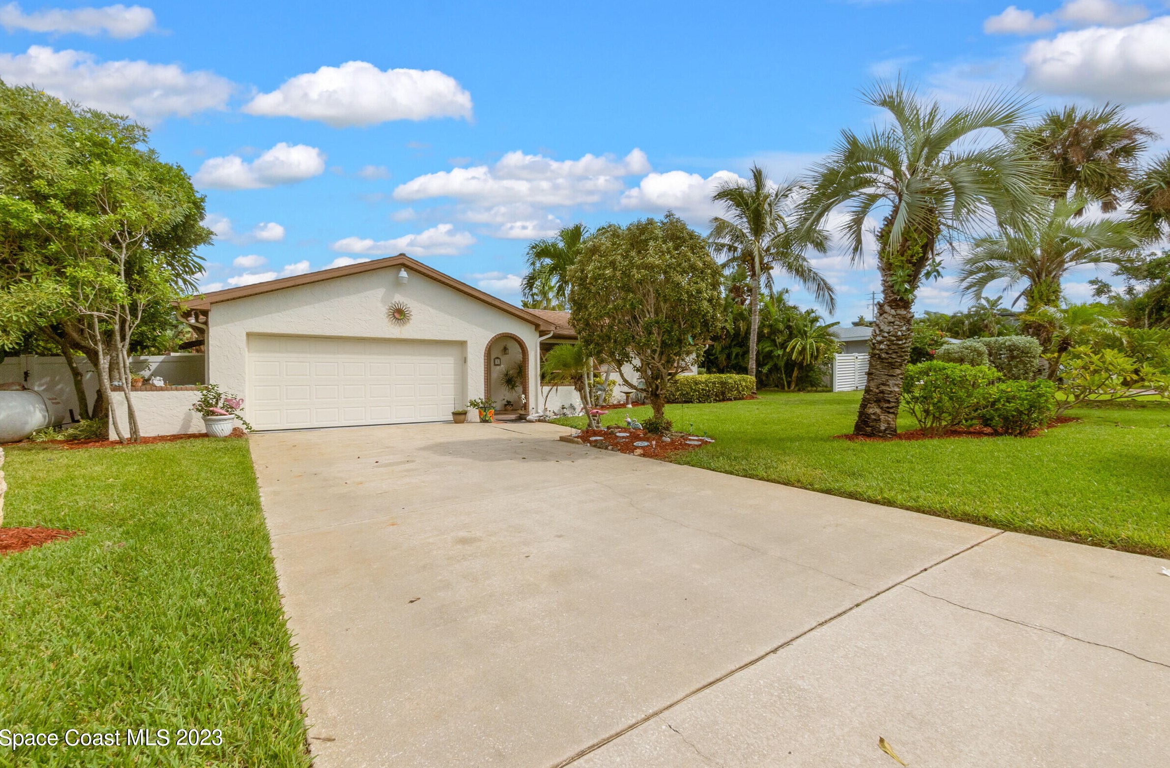 130 Sea Crest Dr, Melbourne, FL 32951-3118