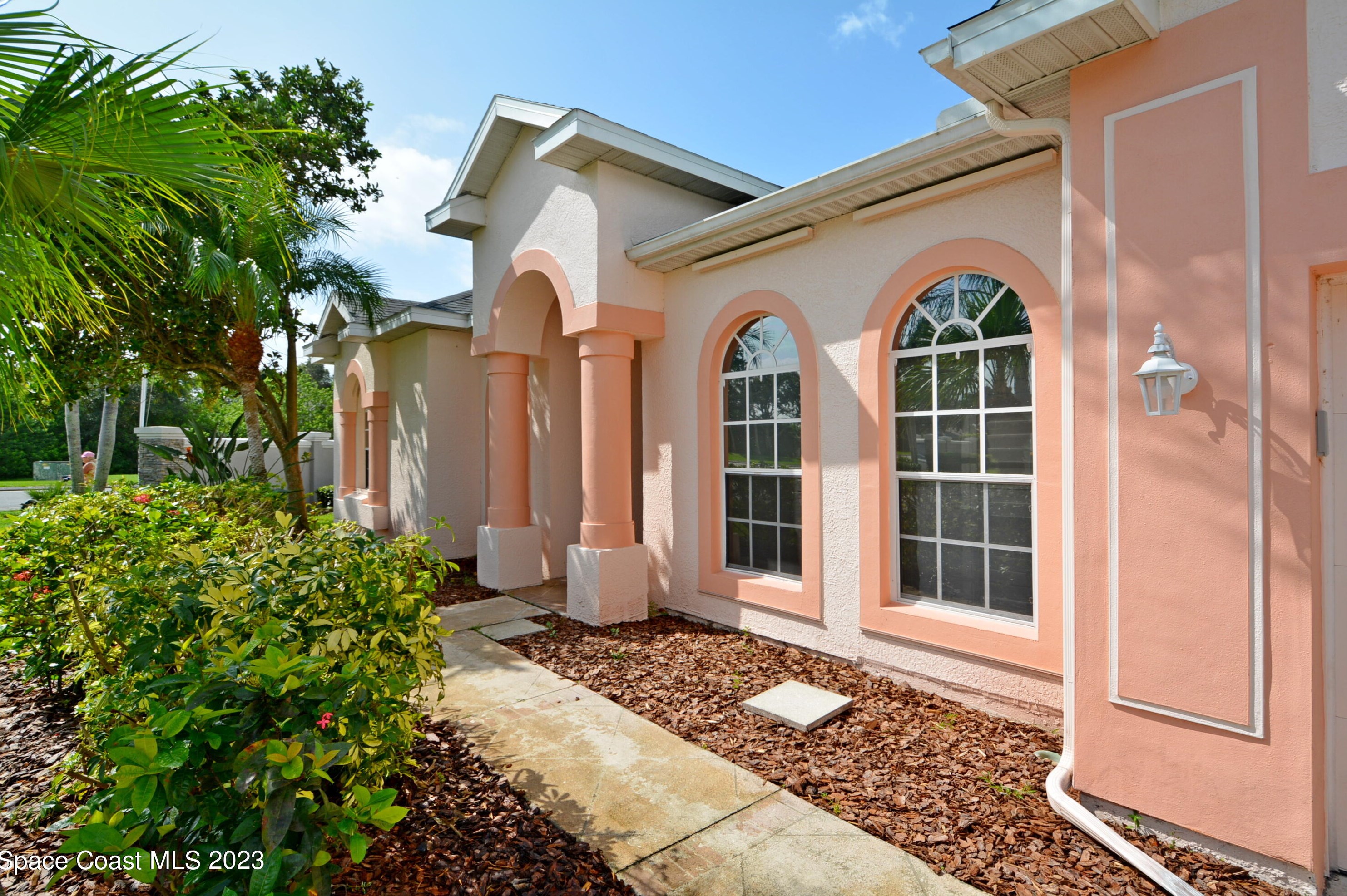 608 Carriage Hill Rd, Melbourne, FL 32940