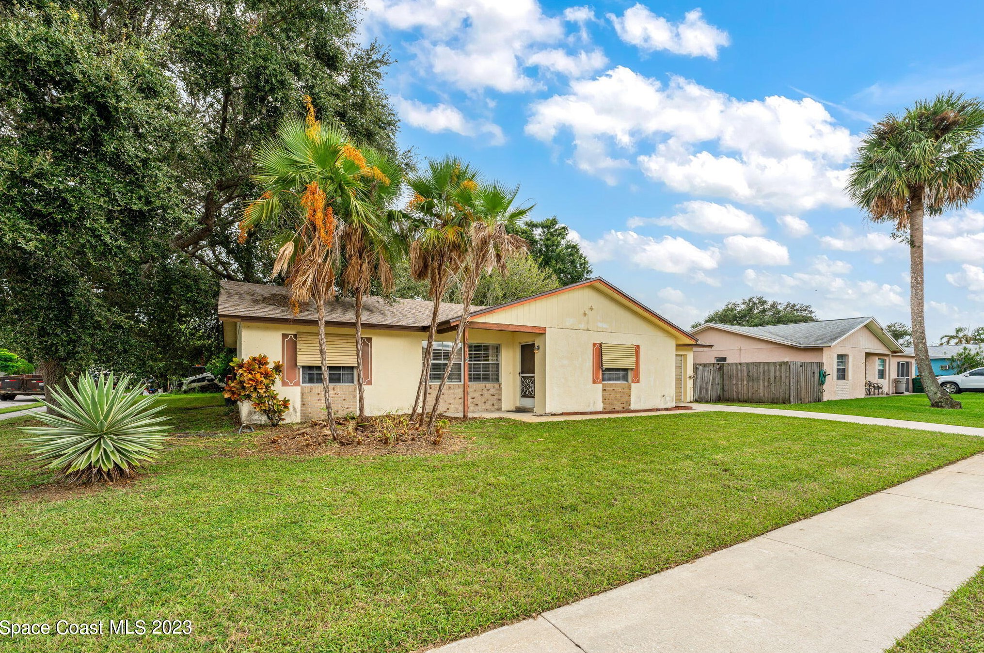 2147 Sandalwood Dr, Melbourne, FL 32935-5533