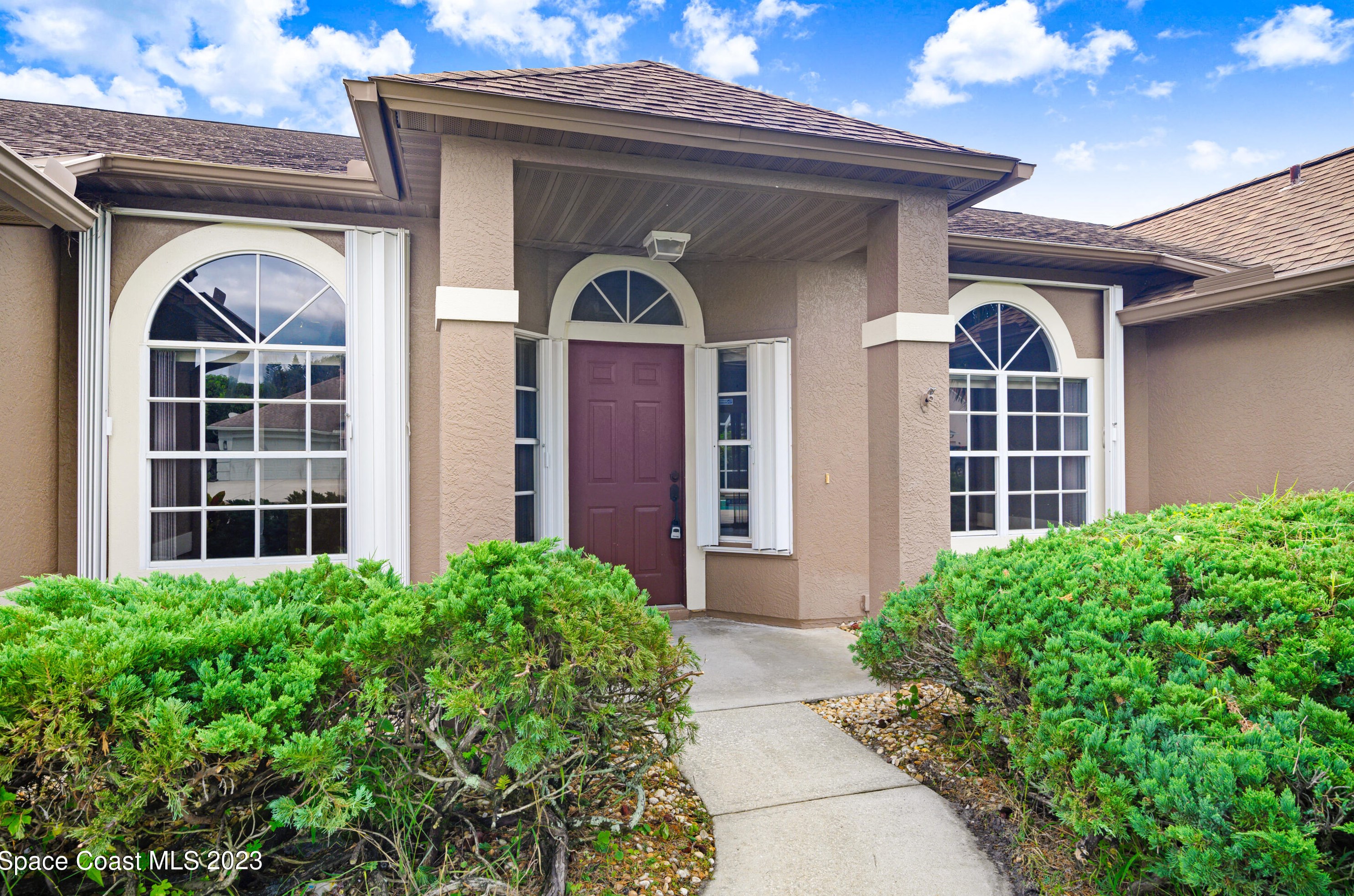 2634 Lowell Cir, Melbourne, FL 32935-2217