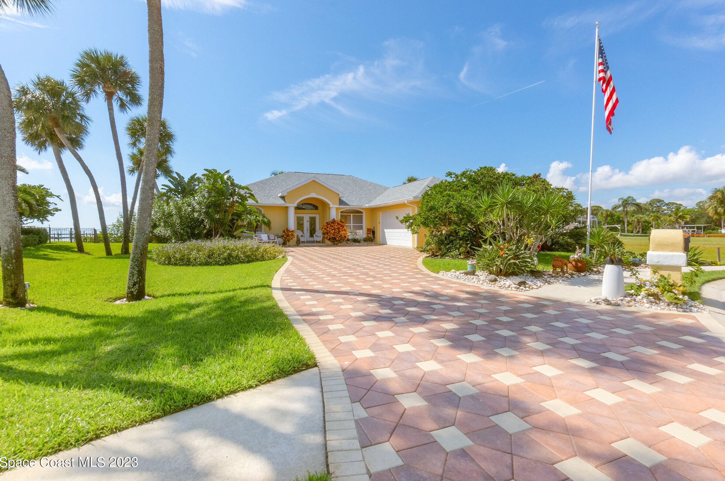 1980 Harbor Point Dr, Merritt Island, FL 32952-2834