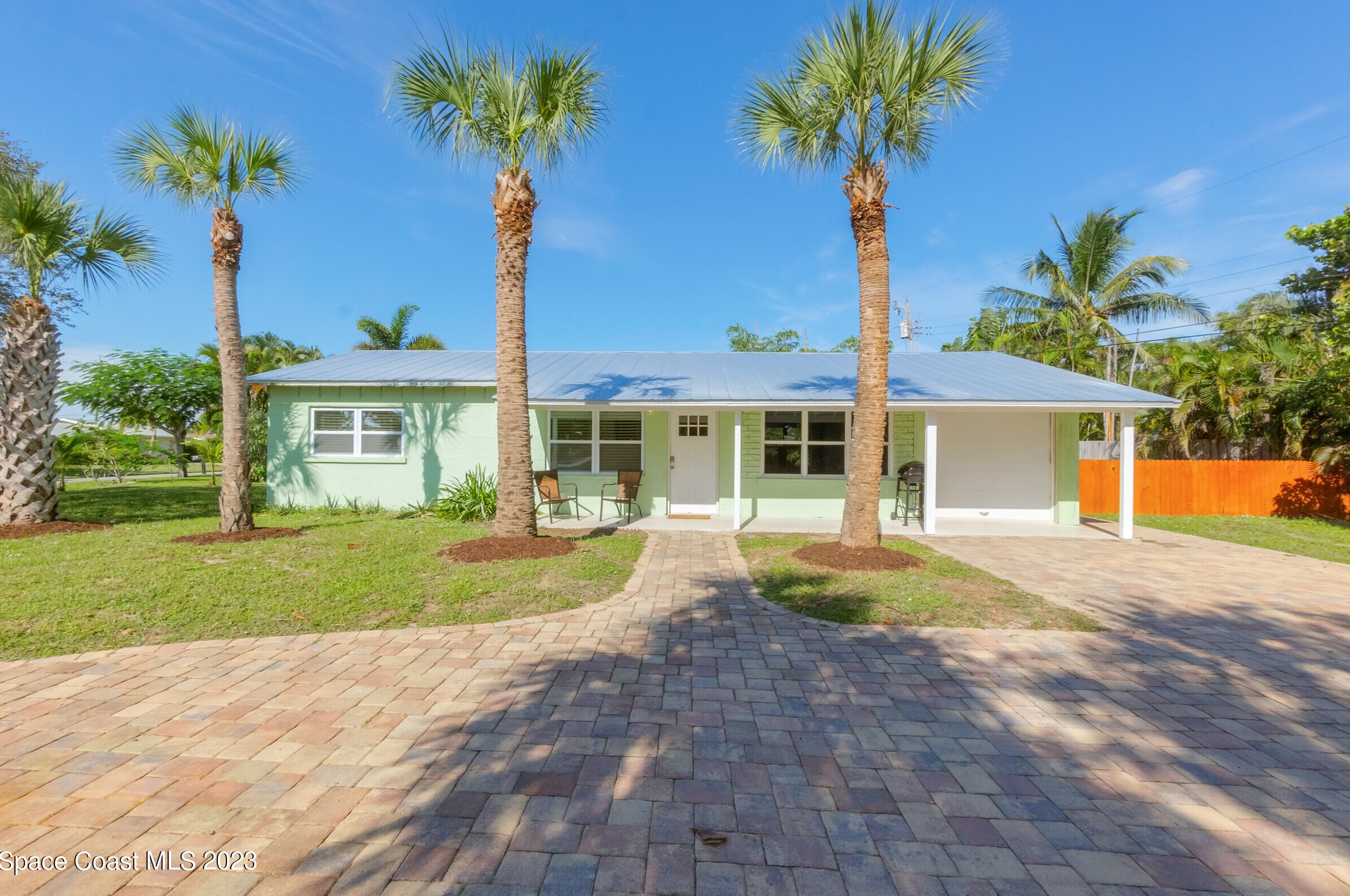 2040 Palm Ave, Melbourne, FL 32903-2840