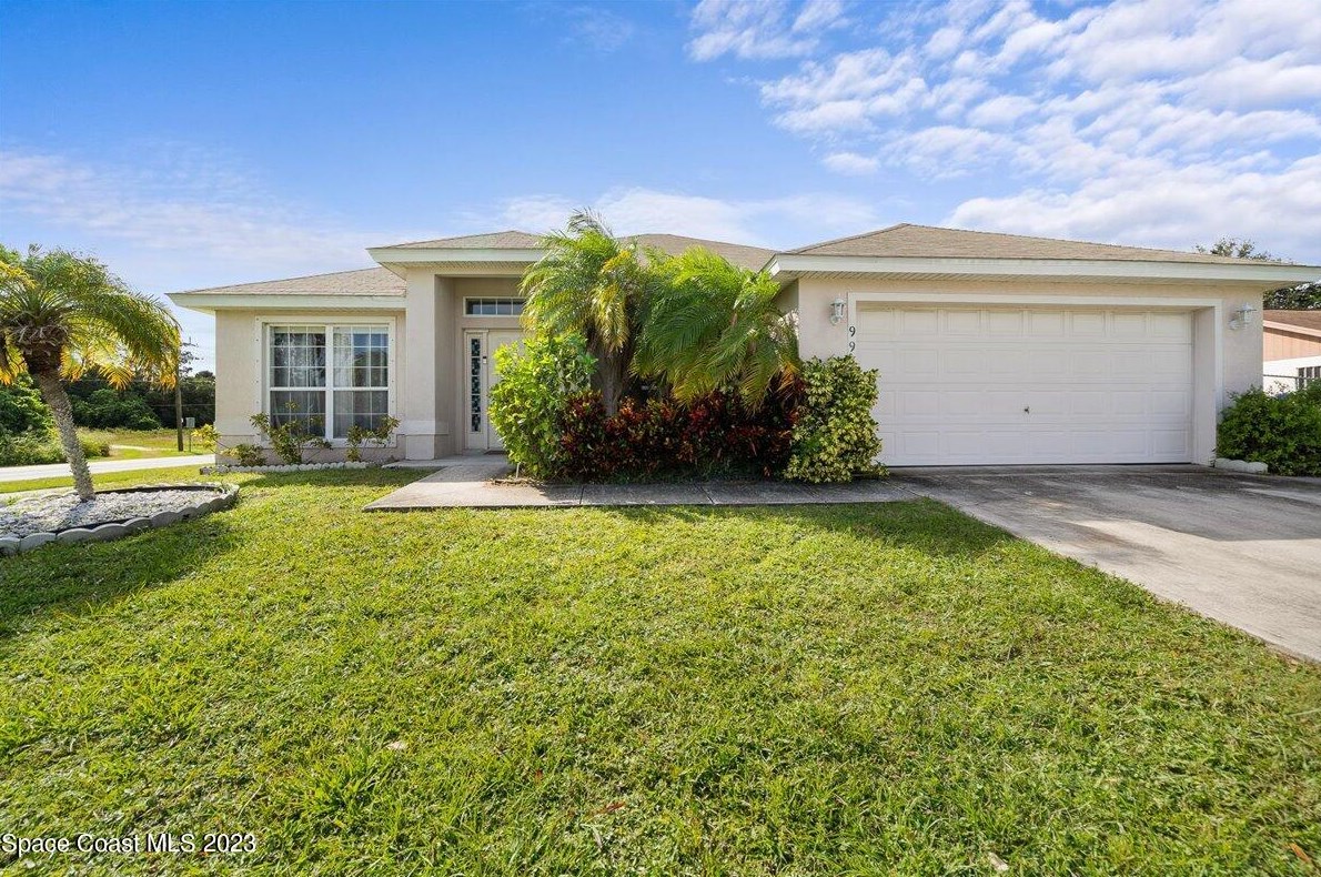 997 Lyons Cir, Melbourne, FL 32907-5911