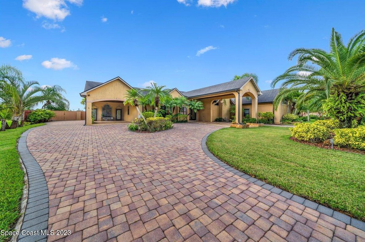 1855 Plantation Cir, Melbourne, FL 32909-7127