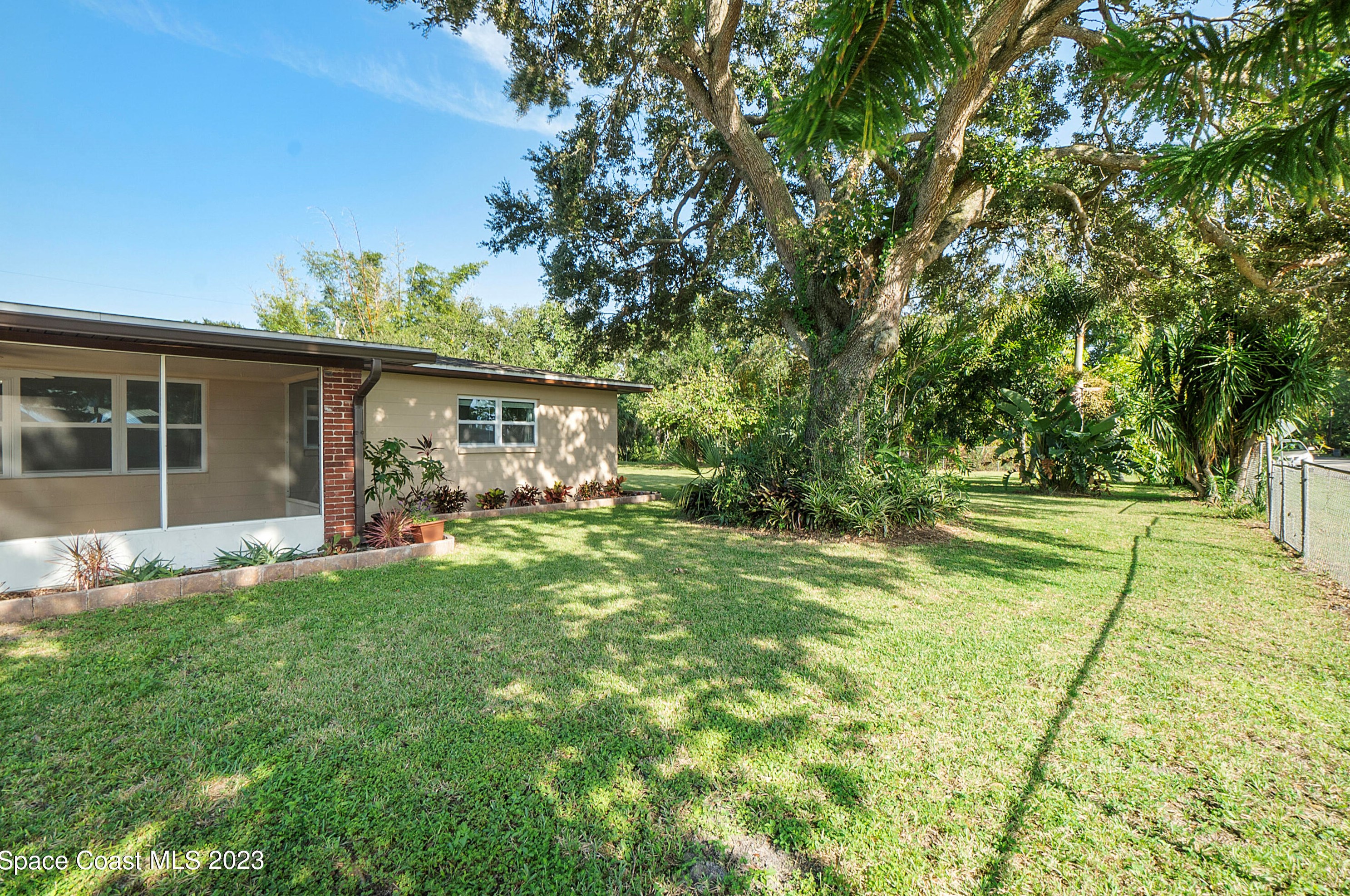 320 Le Jeune Dr, Merritt Island, FL 32953