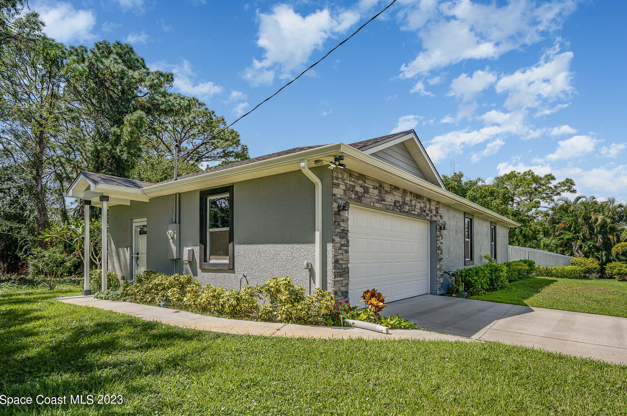 1315 S Tropical Trail, Merritt Island, FL 32952