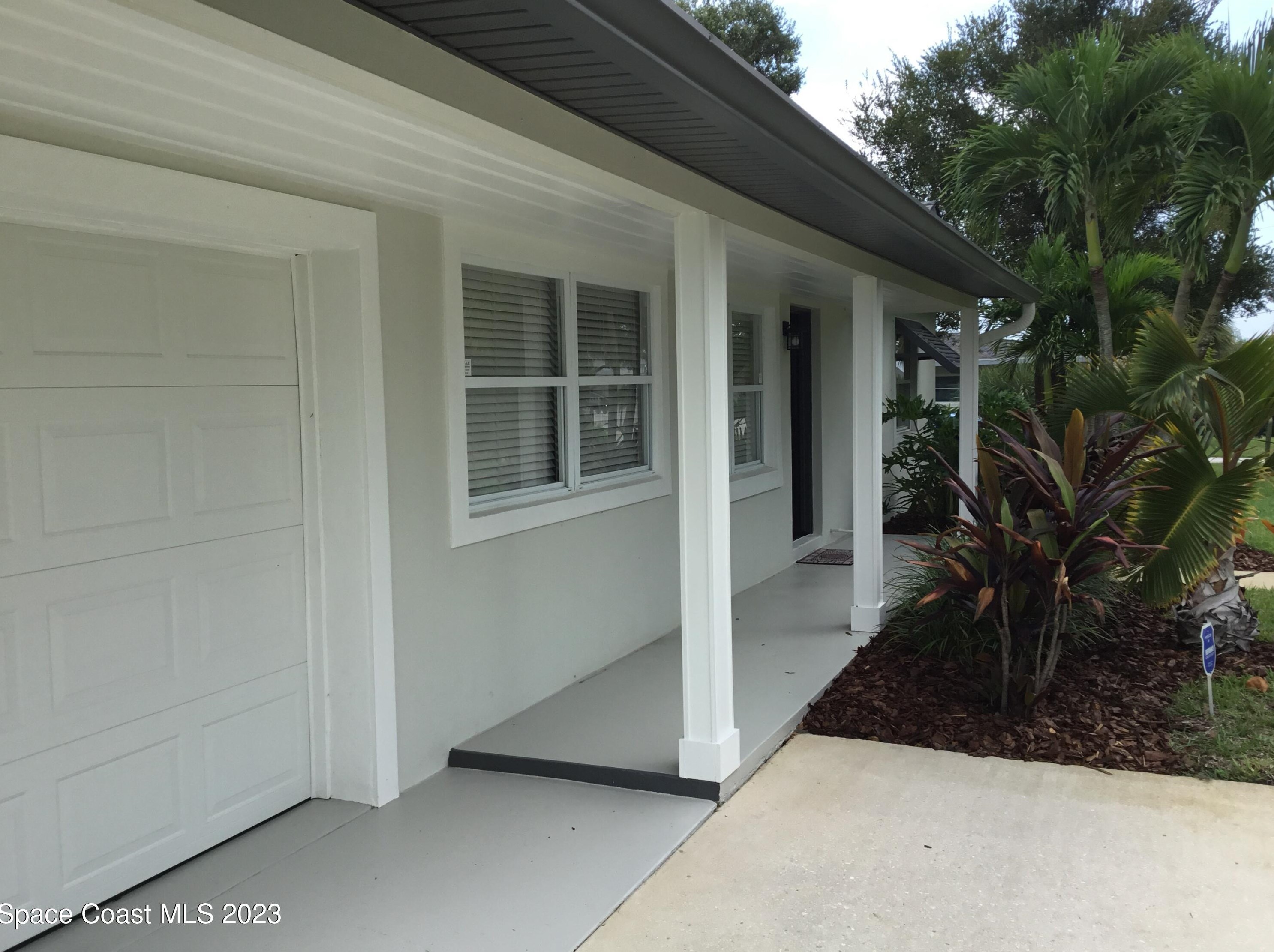 324 Royal Palm Dr, Melbourne FL  32935-6955 exterior