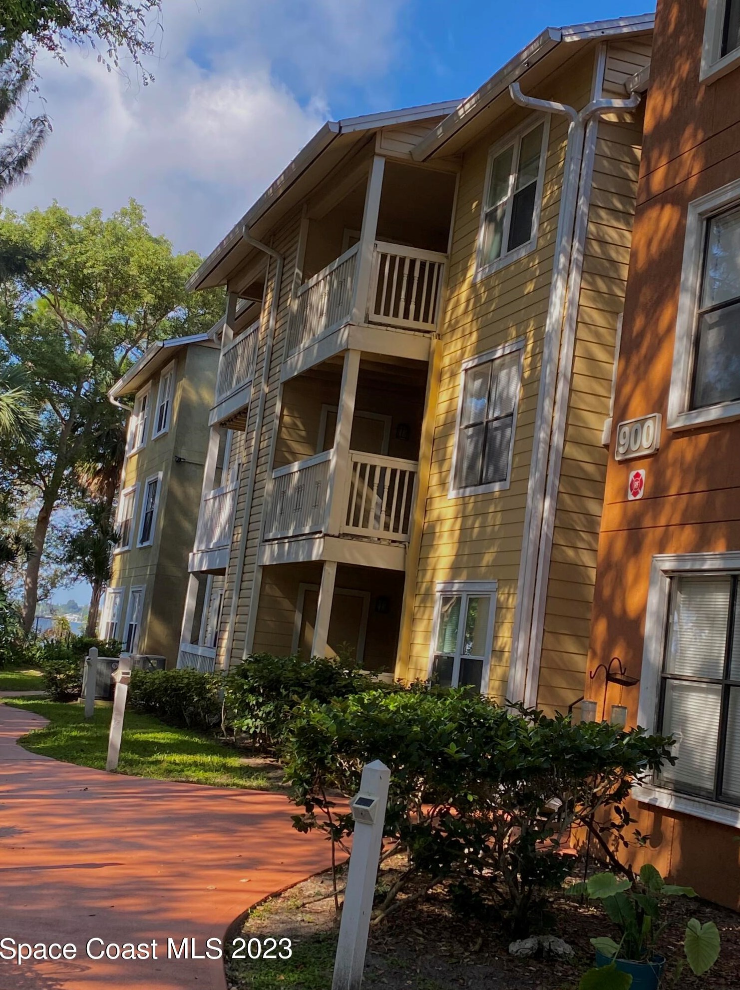 225 S Tropical Trl #903, Merritt Island, FL 32952