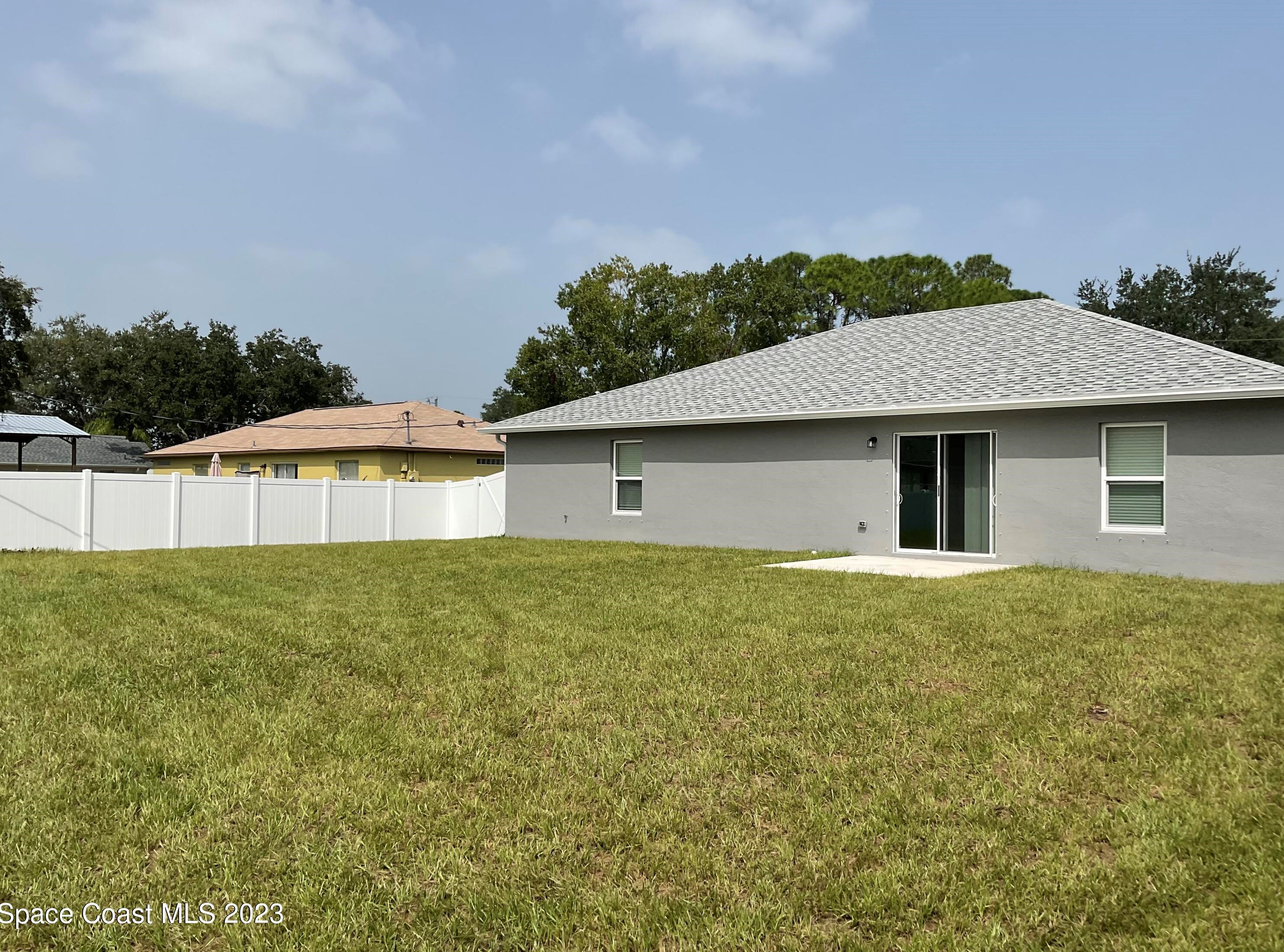 548 Hammond St Sw, Melbourne, FL 32908