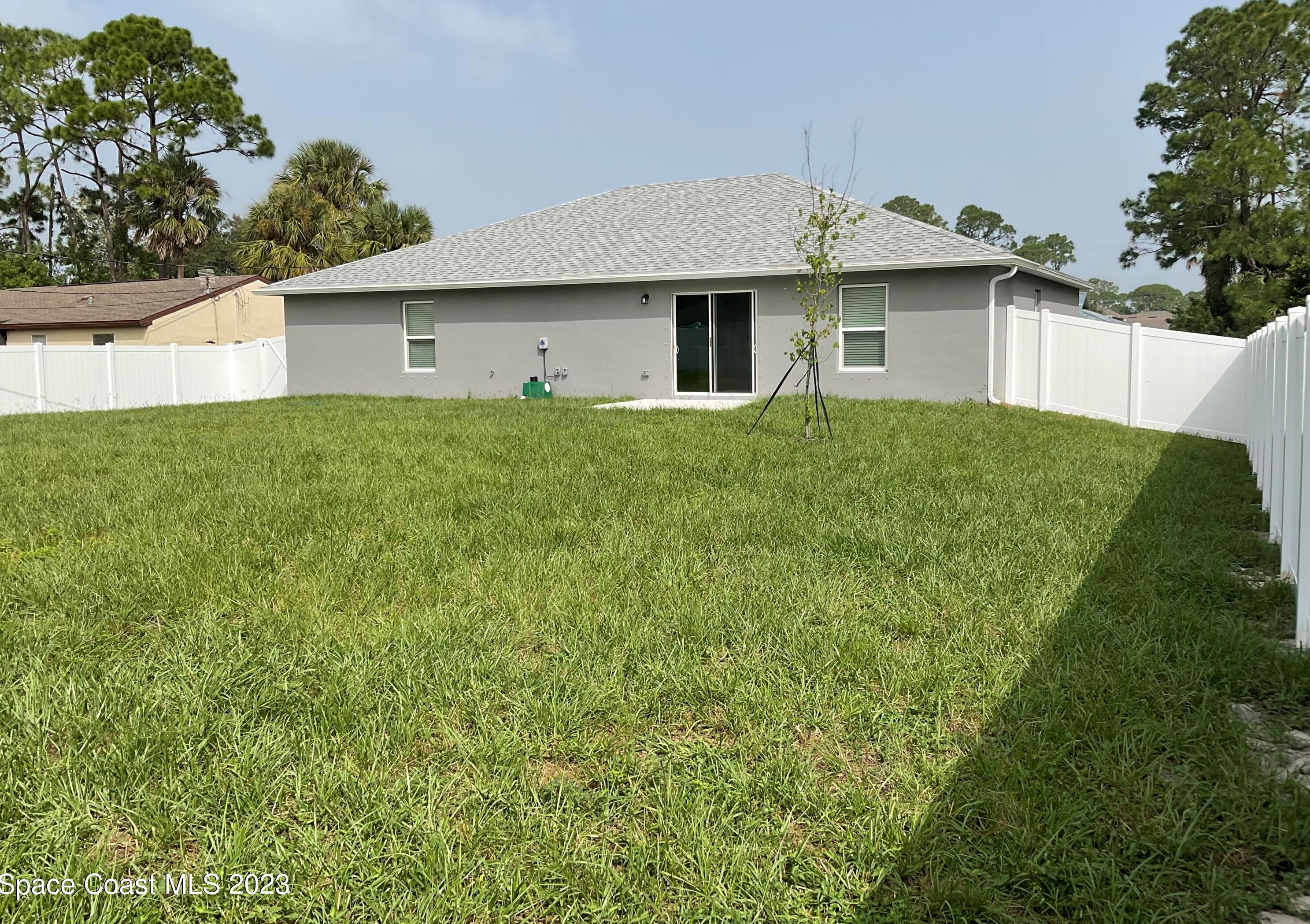 650 Bluefields St Se, Melbourne, FL 32909