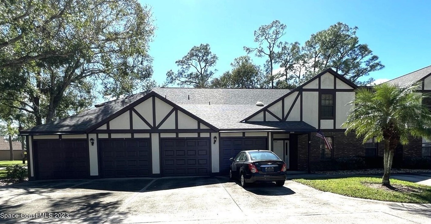 9000 Manchester Ln, Melbourne, FL 32904-2092