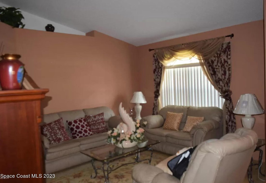 999 Carver Rd, Melbourne, FL 32909-4716