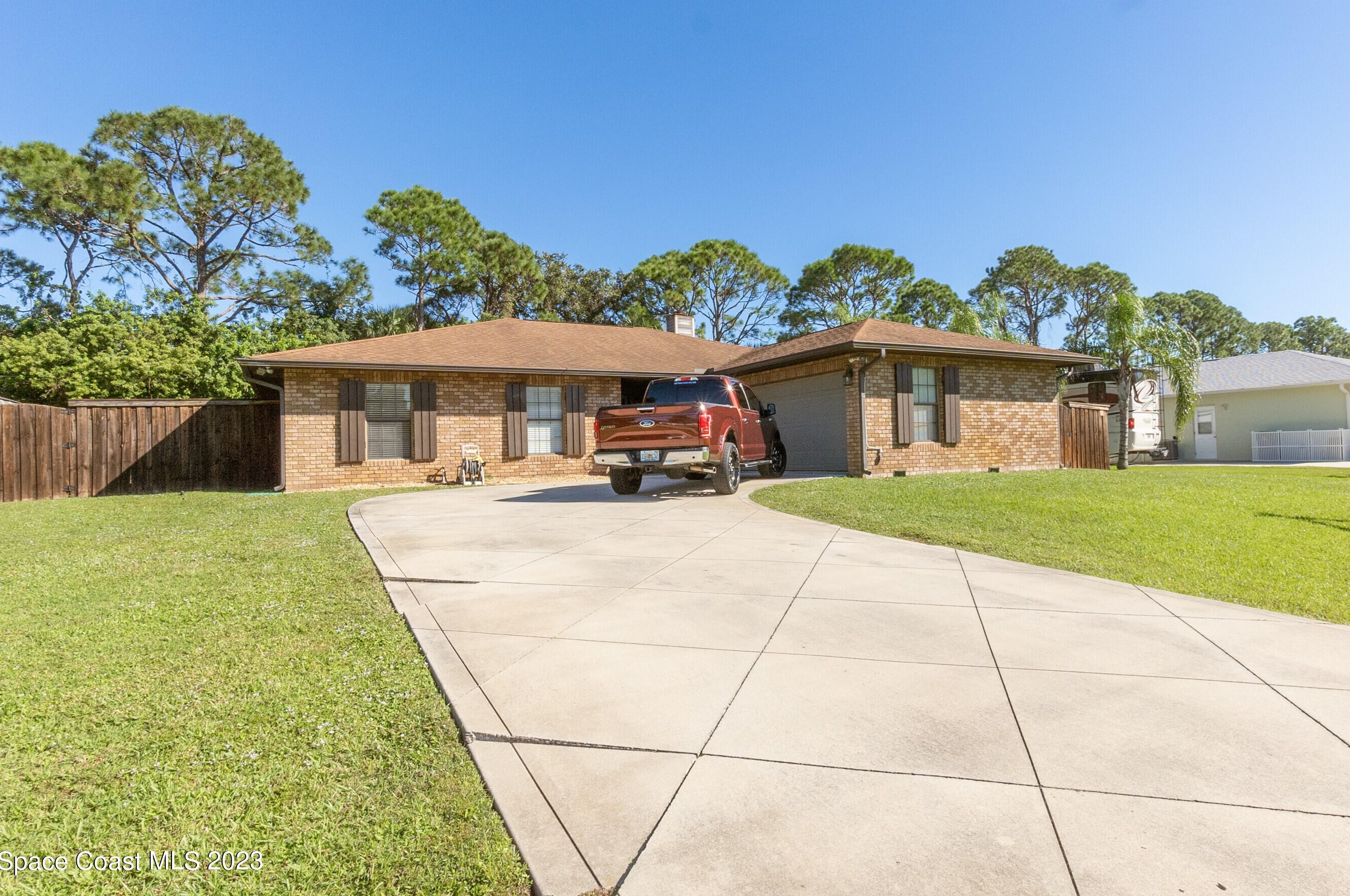 715 Haftez St, Melbourne, FL 32907-1402