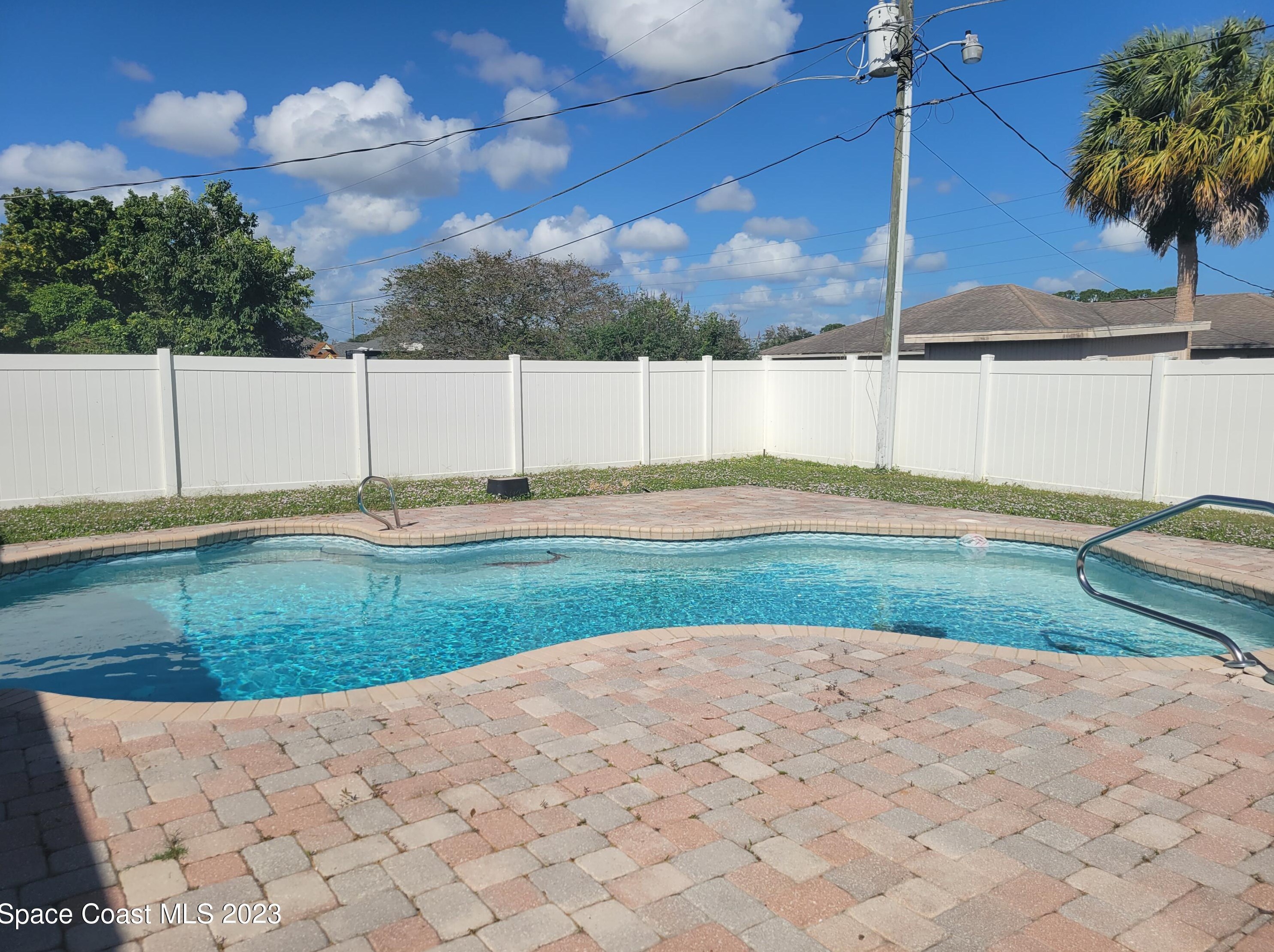 625 Di Lido St, Melbourne, FL 32907-2030