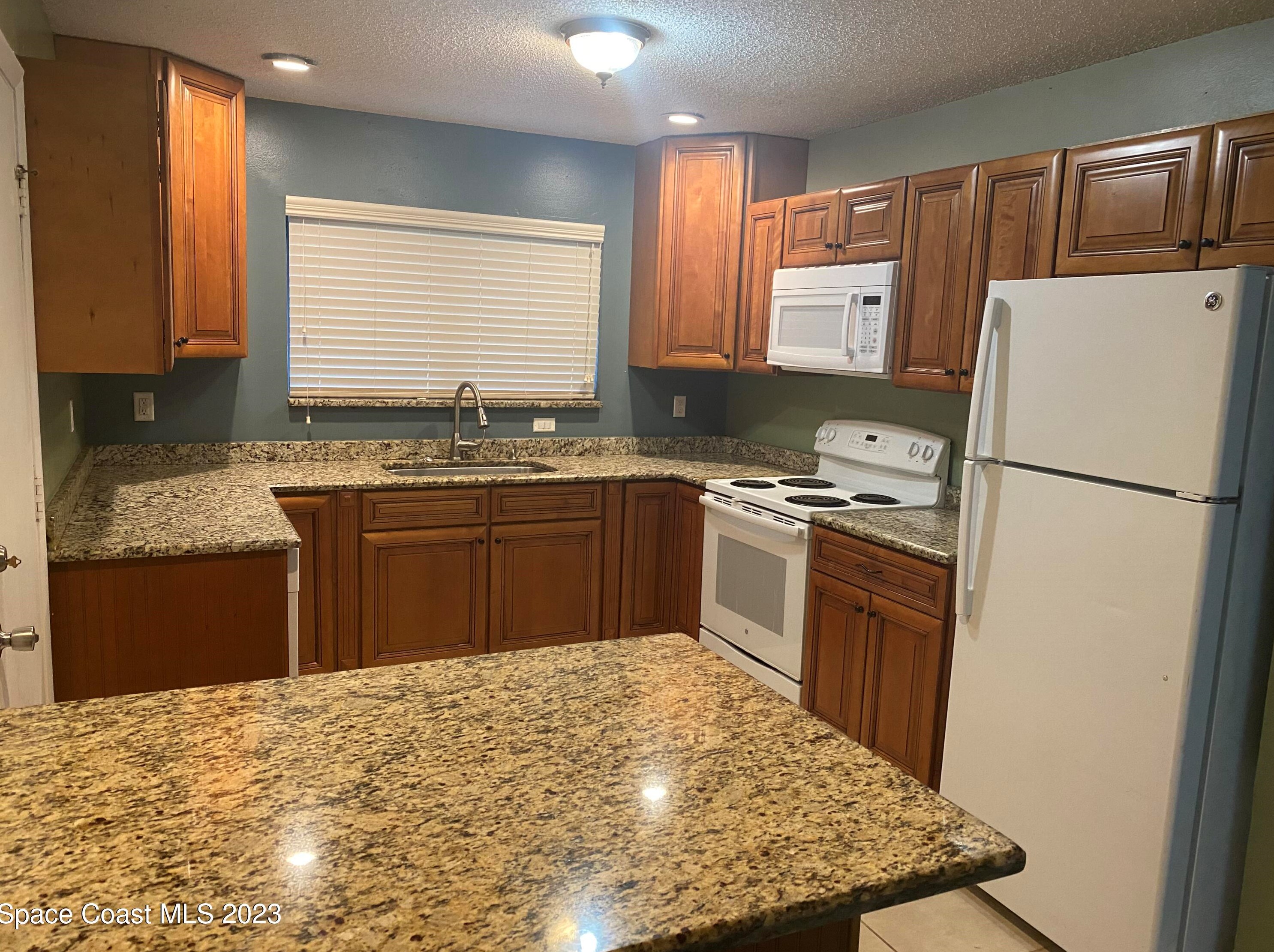 451 Neptune Dr, Melbourne, FL 32907-1508