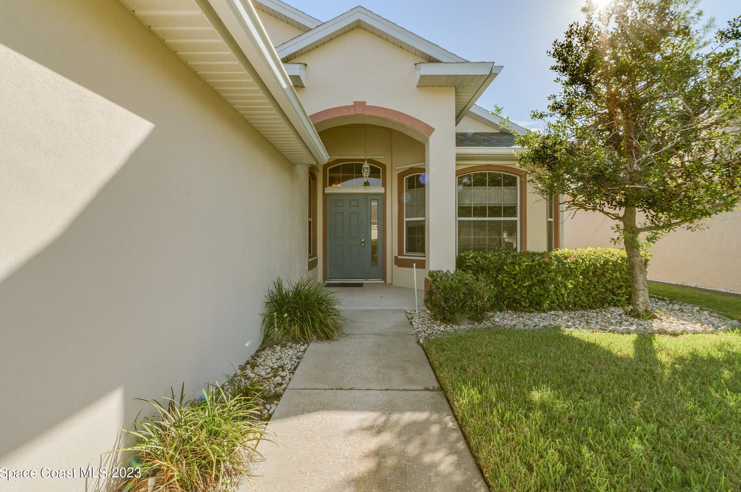 959 Danville Cir, Melbourne, FL 32904-7566