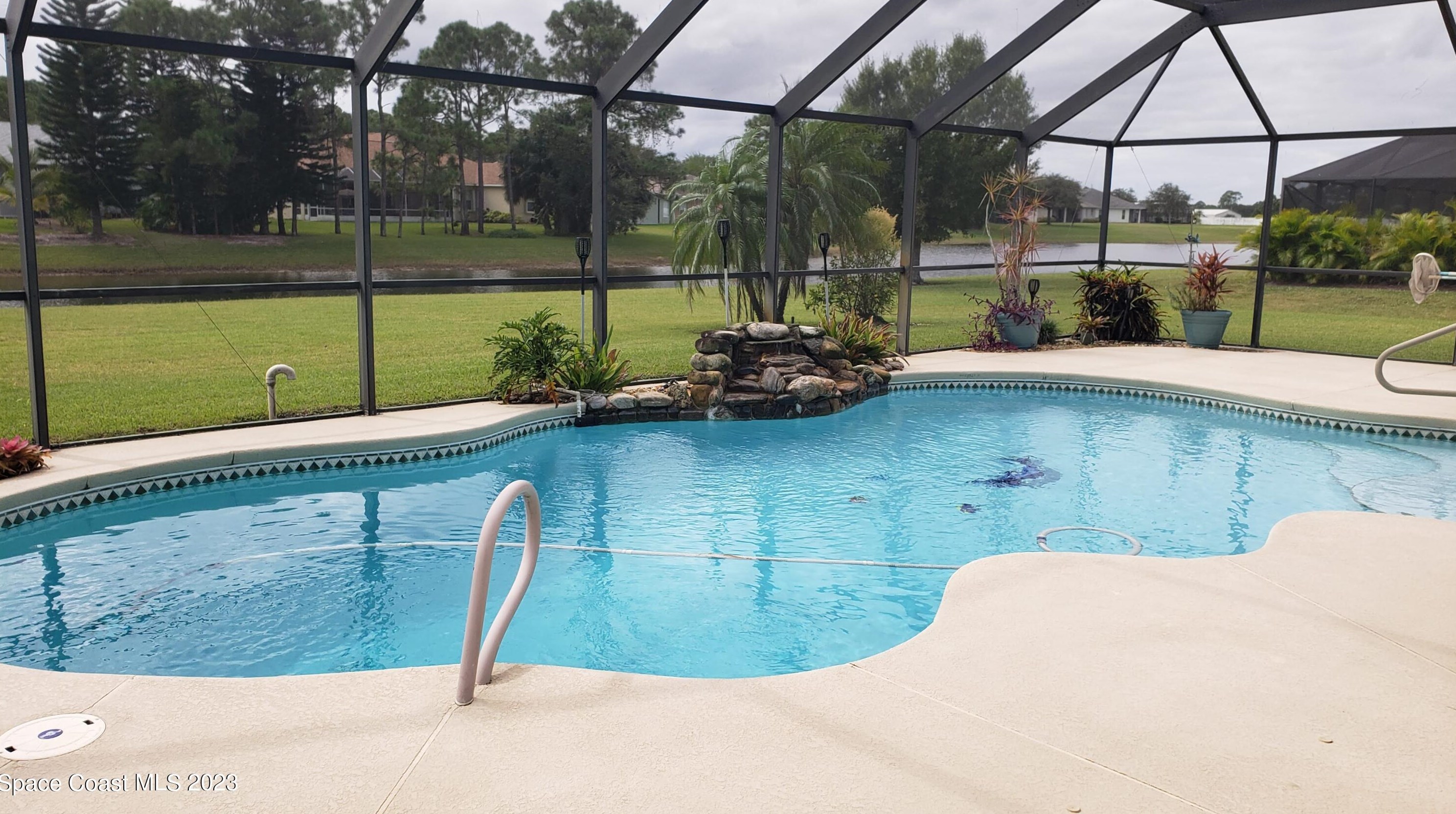 1832 Winding Rdg Cir, Melbourne FL  32909-2316 exterior
