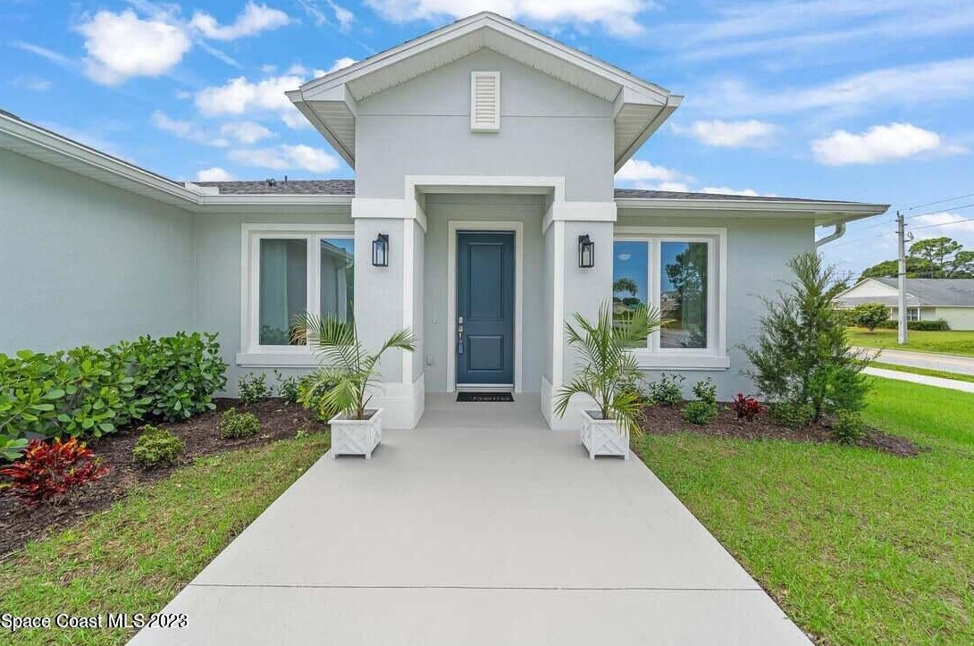 3135 Ellis Dr, Melbourne, FL 32904-9513