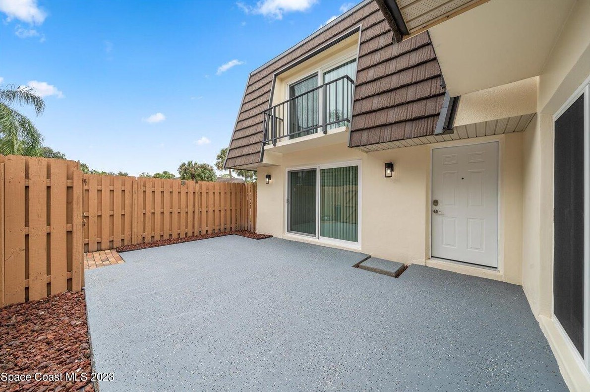 1212 Vista Oaks Cir, Melbourne FL  32905-3130 exterior