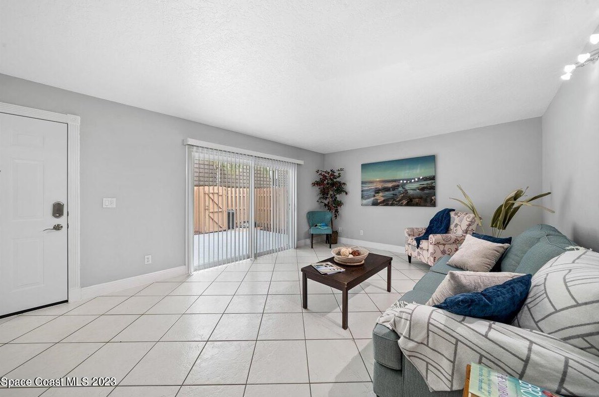 1212 Vista Oaks Cir, Melbourne FL  32905-3130 exterior