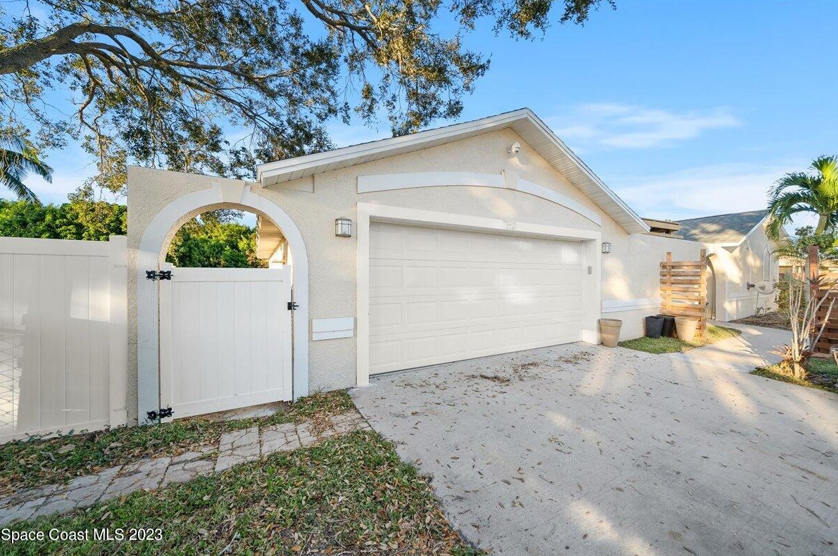 750 Oak Park Cir, Merritt Island, FL 32953-4158