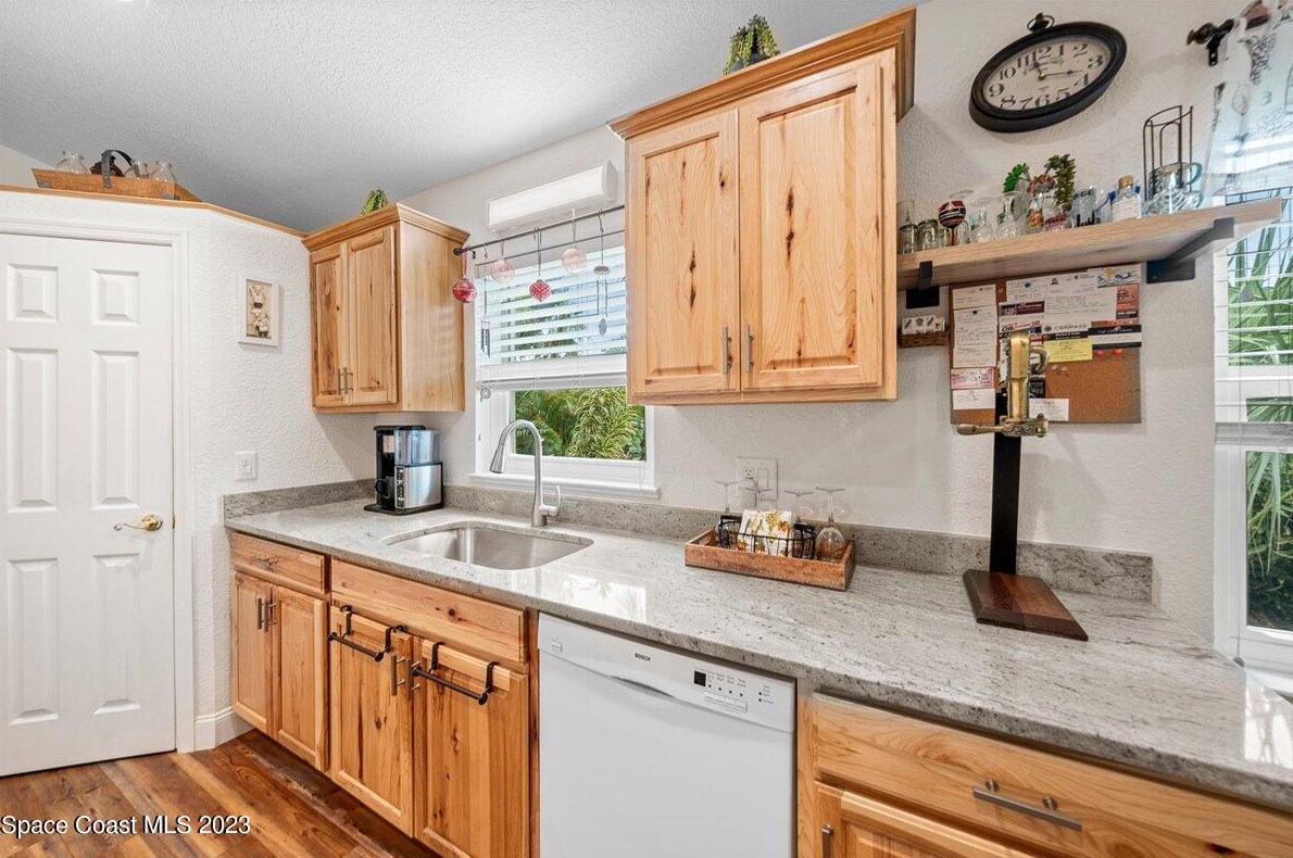 5572 Cord Grass Ln, Melbourne FL  32951-3366 exterior