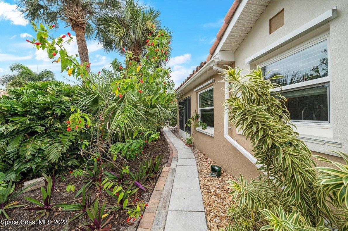 5572 Cord Grass Ln, Melbourne FL  32951-3366 exterior
