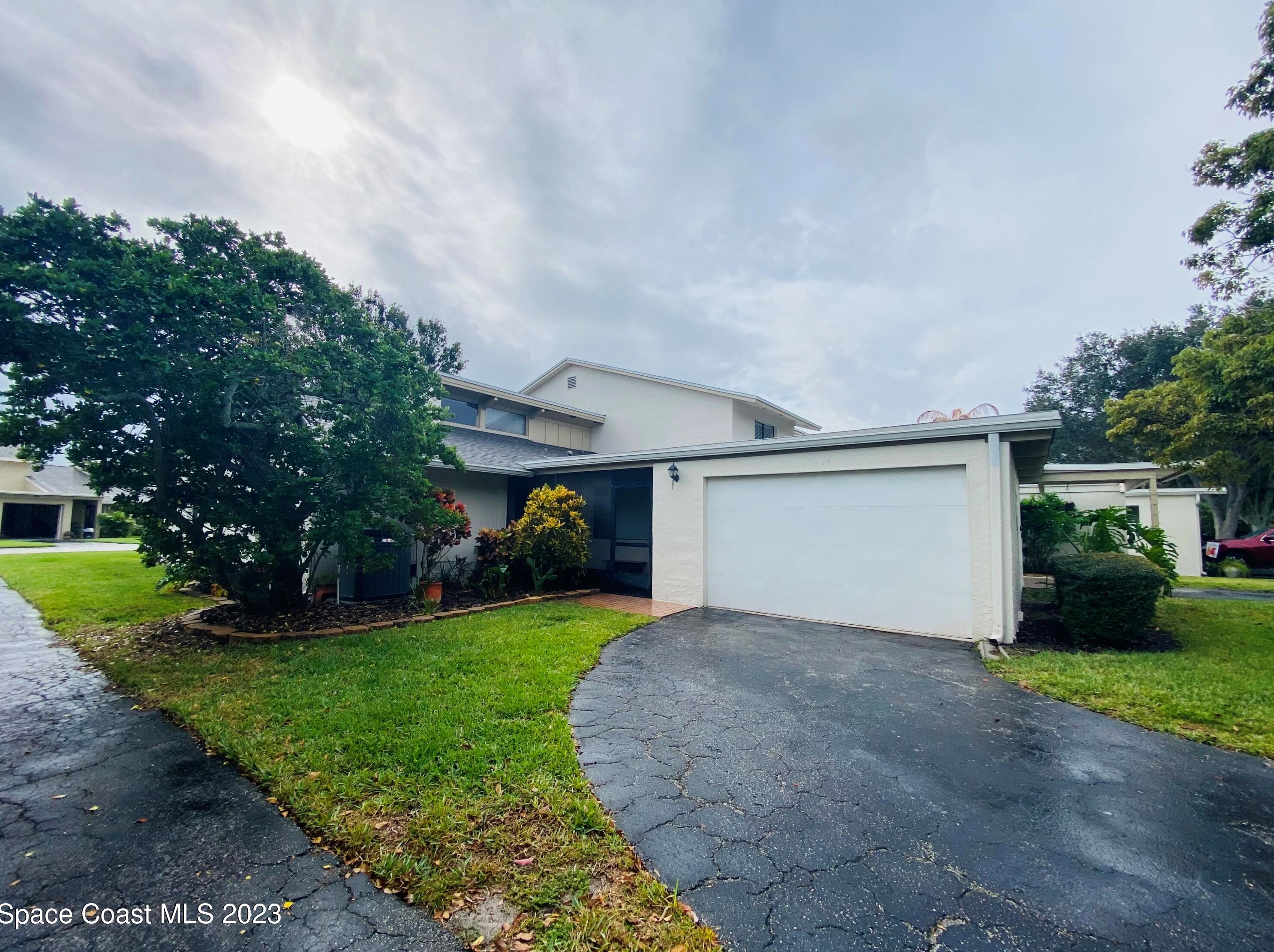 182 Pinehurst Ave, Melbourne, FL 32940-7648
