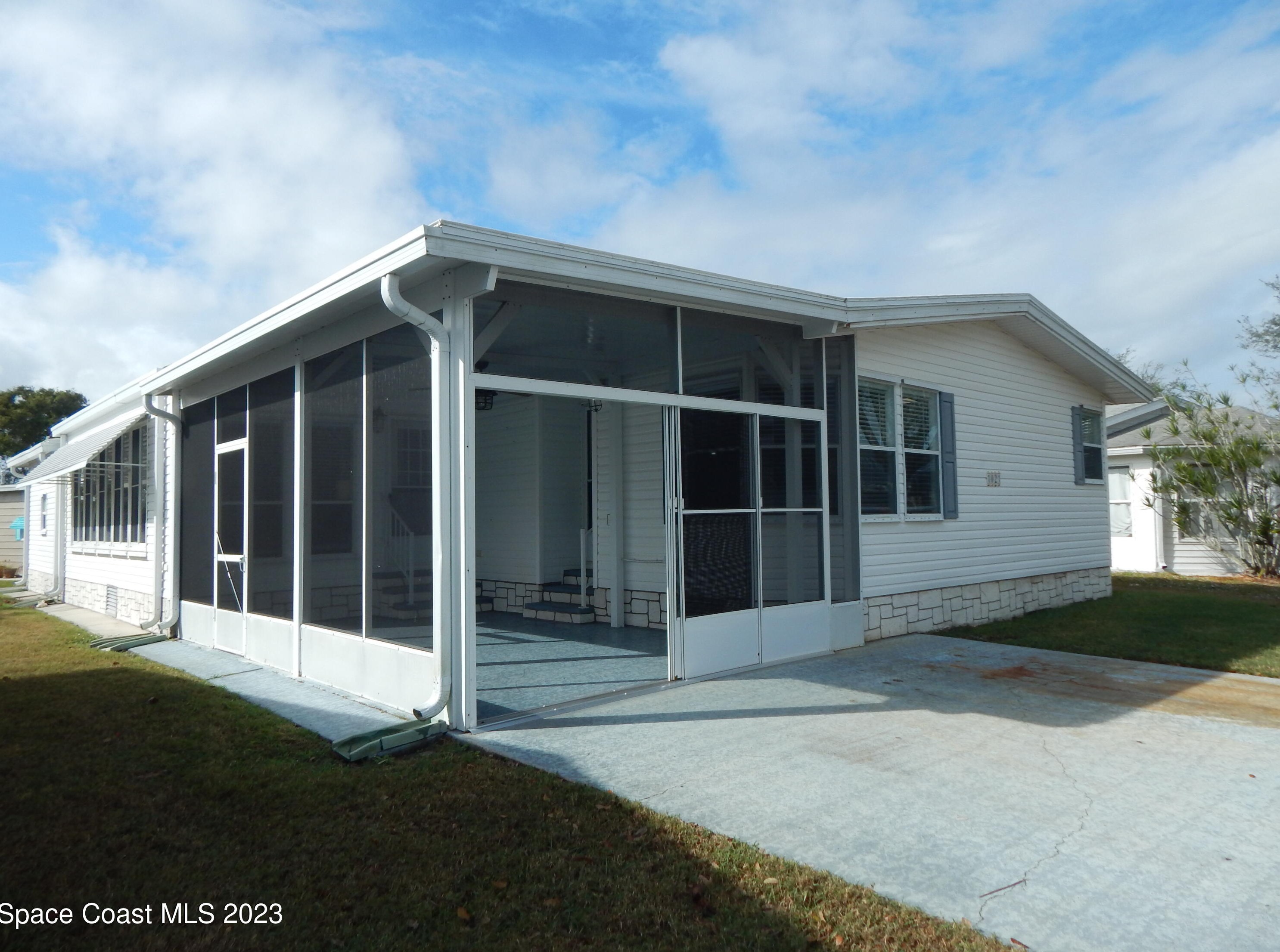 1021 Thrush Cir, Sebastian, FL 32976