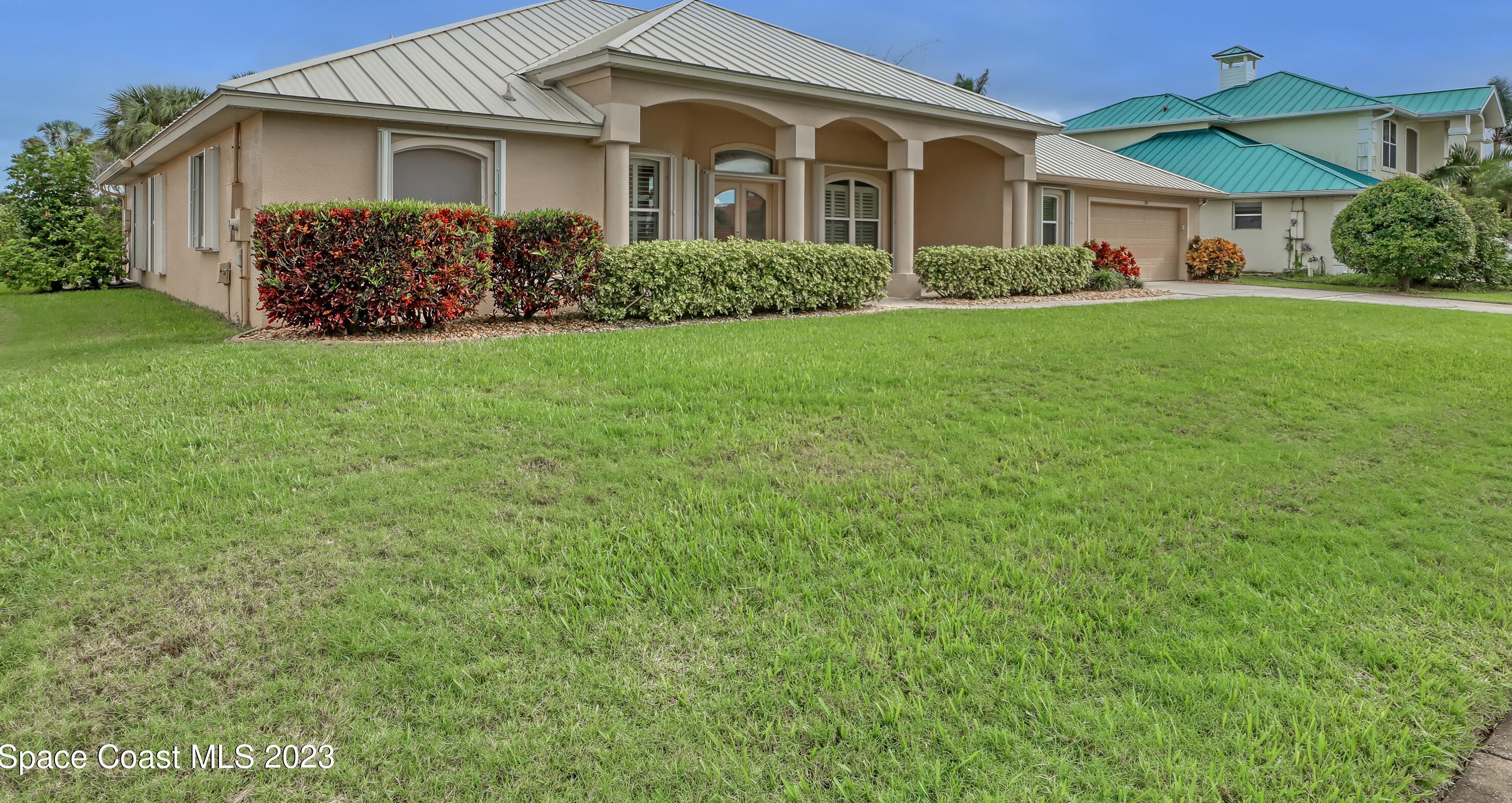 332 Island Dr, Melbourne, FL 32951-3272
