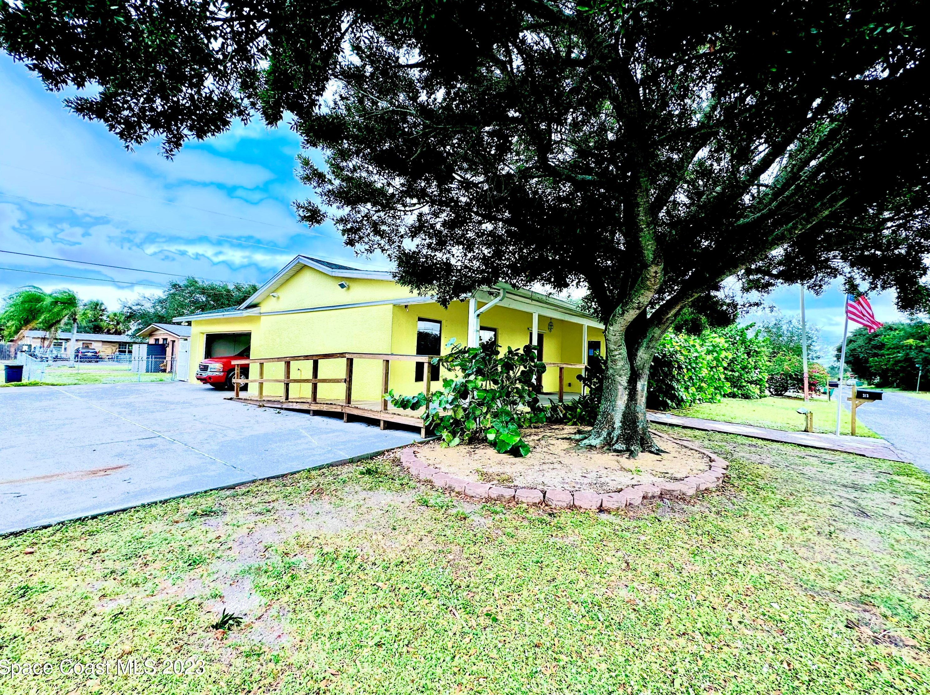313 Live Oak Ln, Melbourne, FL 32935