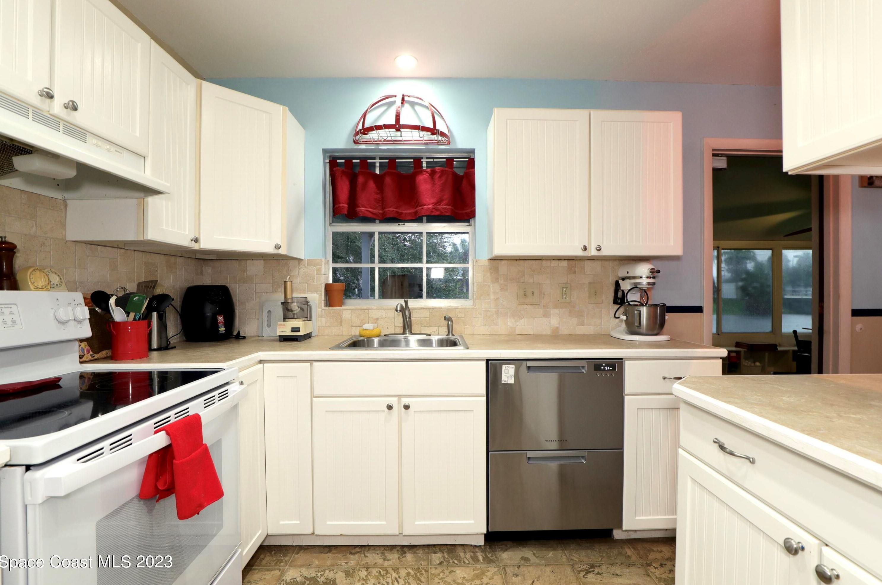 643 Desoto Ln, Melbourne, FL 32937-4009