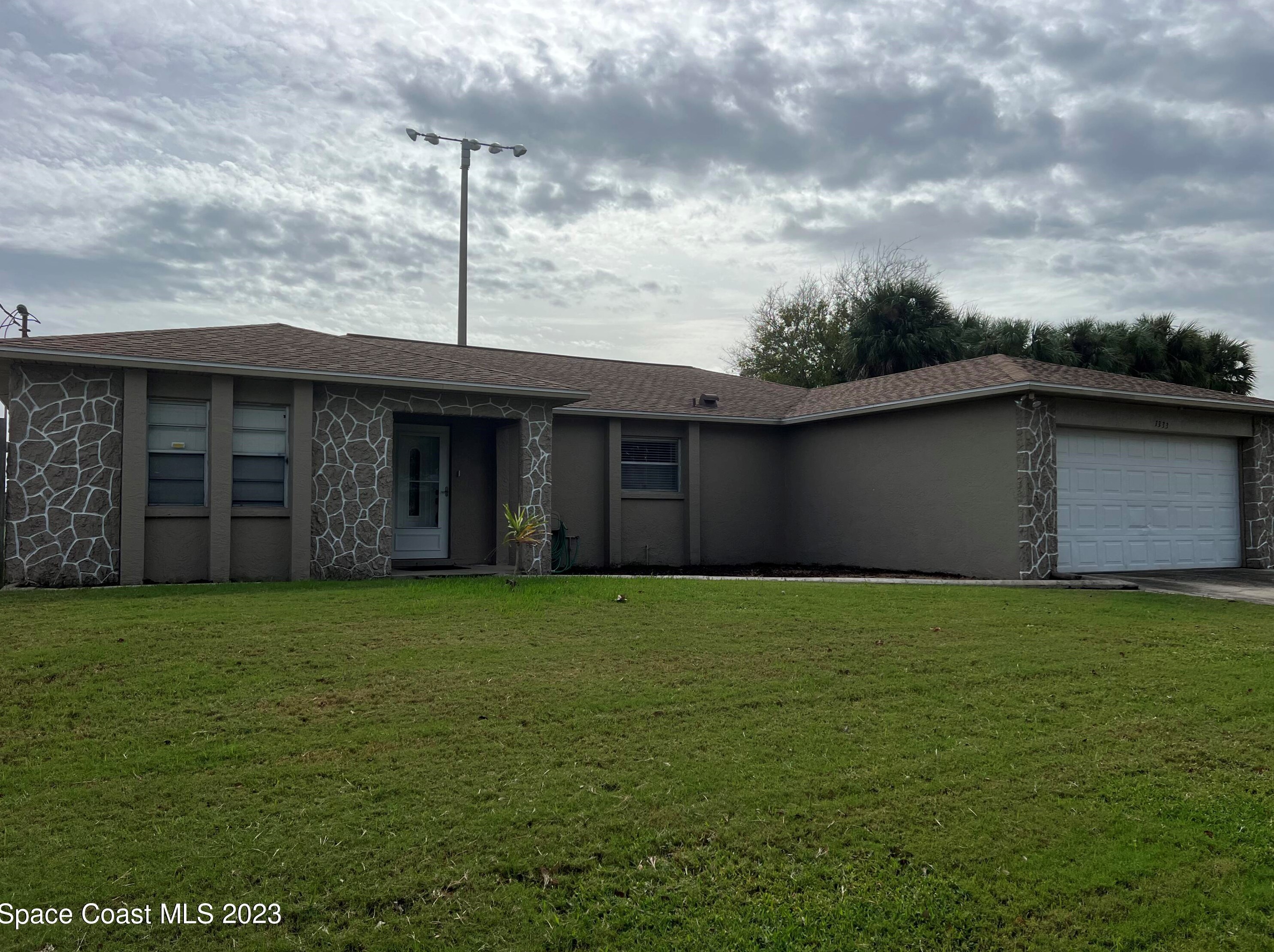 1333 Forest Dr, Melbourne, FL 32955