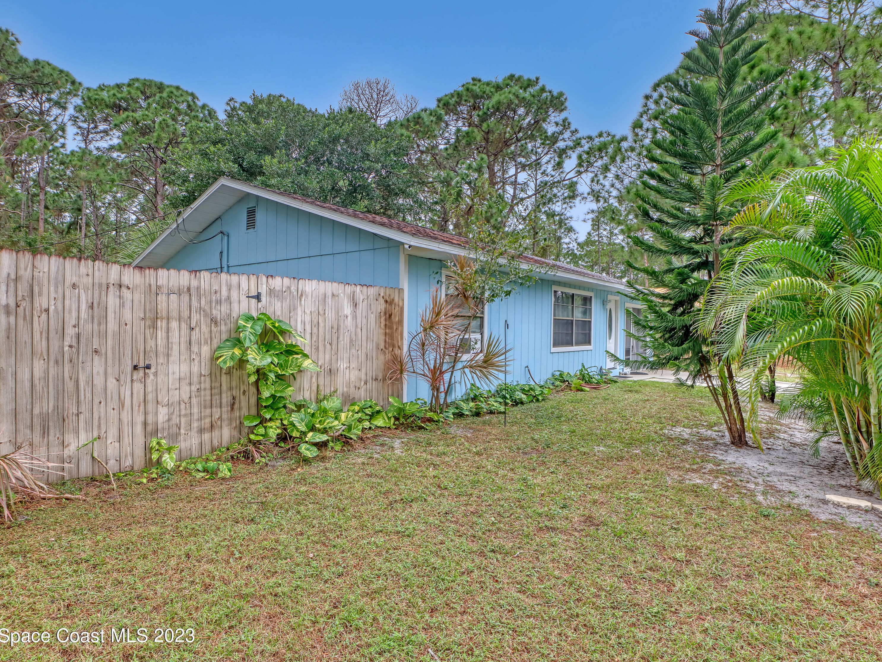 1562 Holcomb St, Melbourne, FL 32907-8715