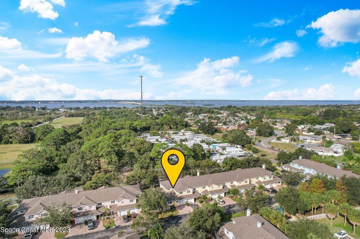 2463 Hemingway Ln, Merritt Island, FL 32953-4048