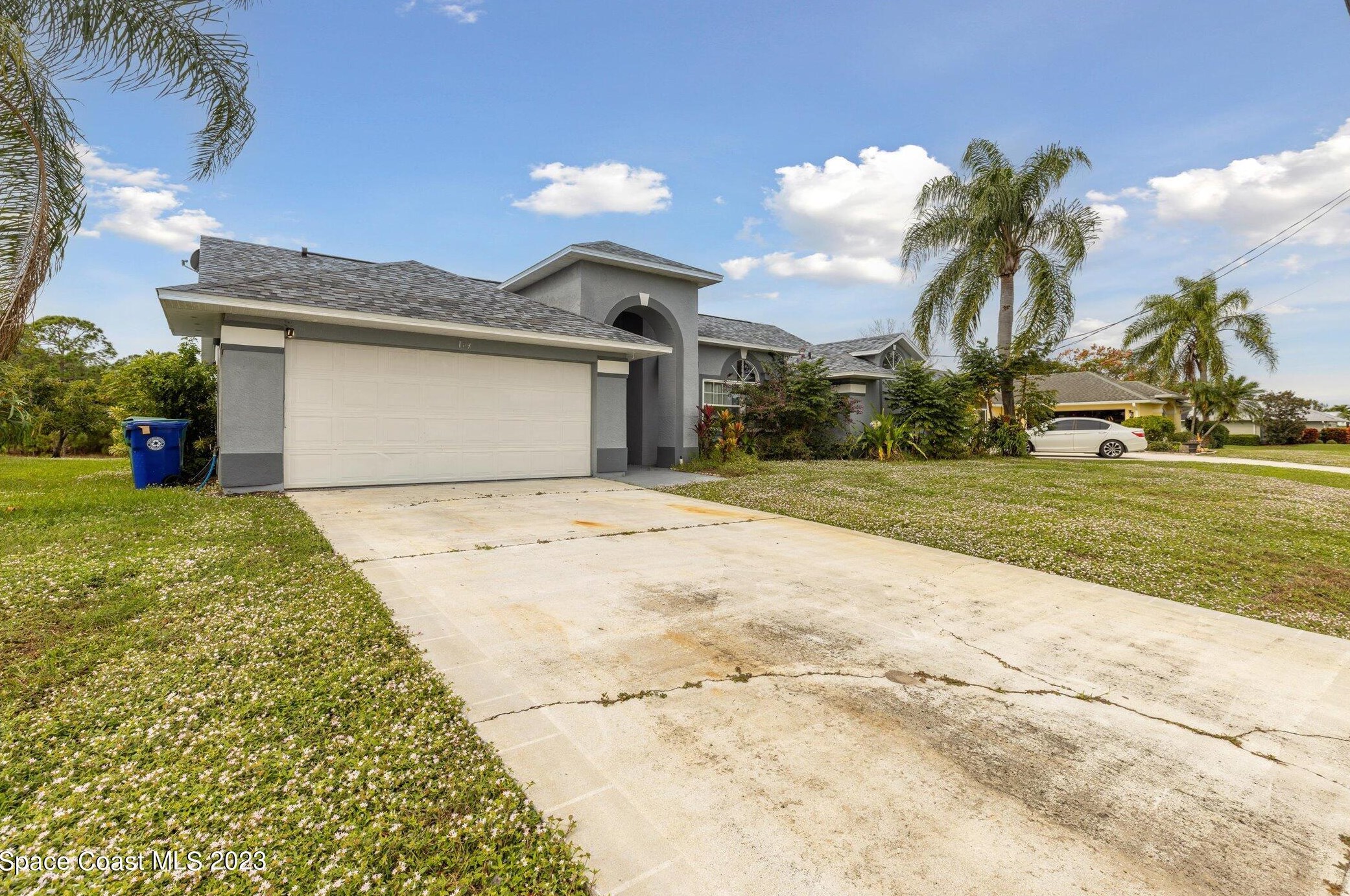 169 Day Dr, Sebastian, FL 32958-6937