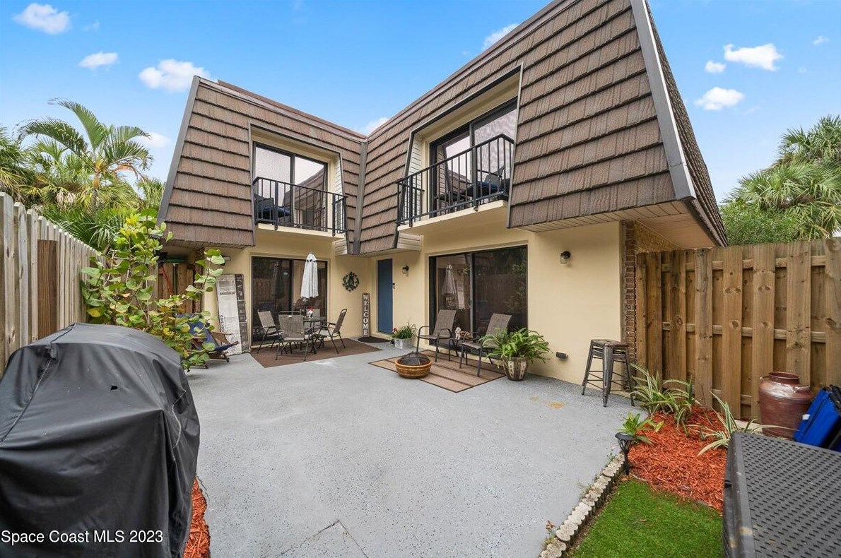 2113 Vista Oaks Cir, Melbourne FL  32905-3121 exterior