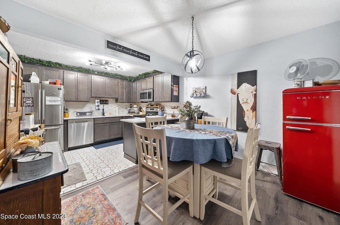 2113 Vista Oaks Cir, Melbourne FL  32905-3121 exterior