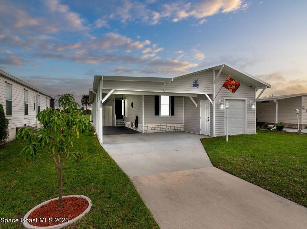 1124 Barefoot Cir, Sebastian, FL 32976-7089