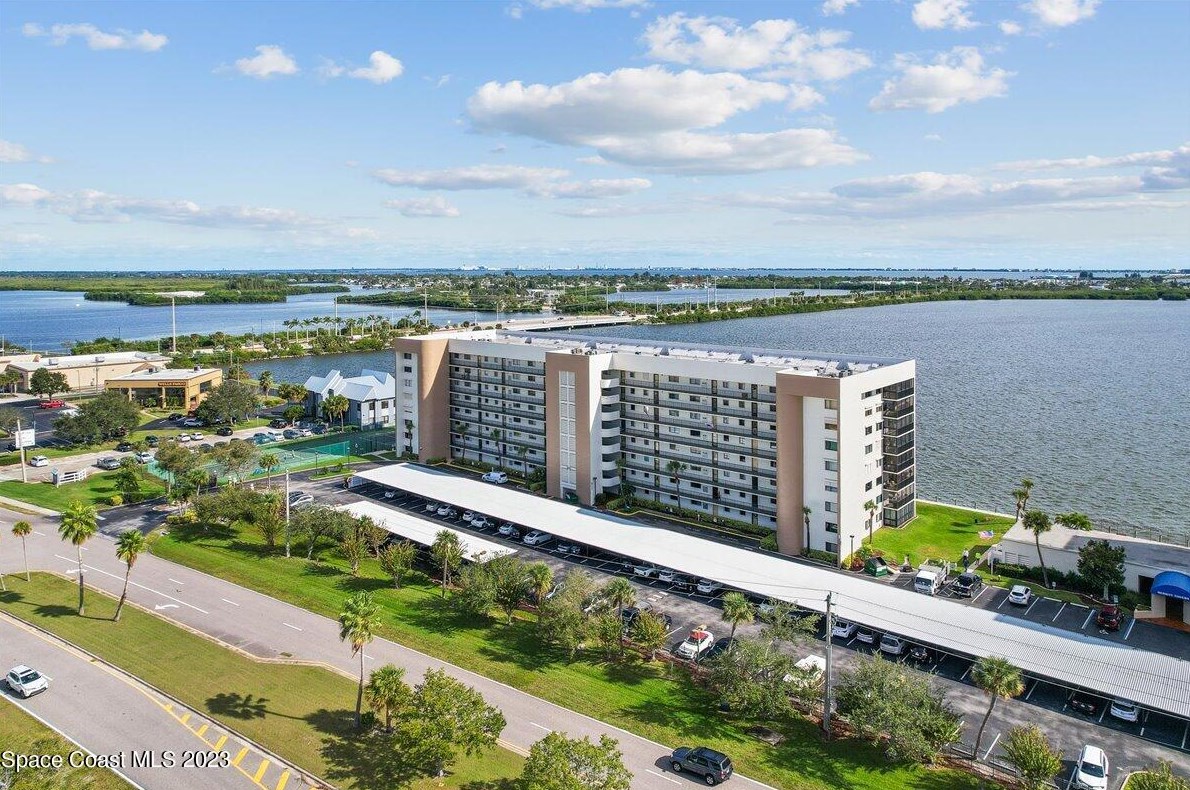 200 Sykes Creek Pkwy, Merritt Island FL  32952-3342 exterior