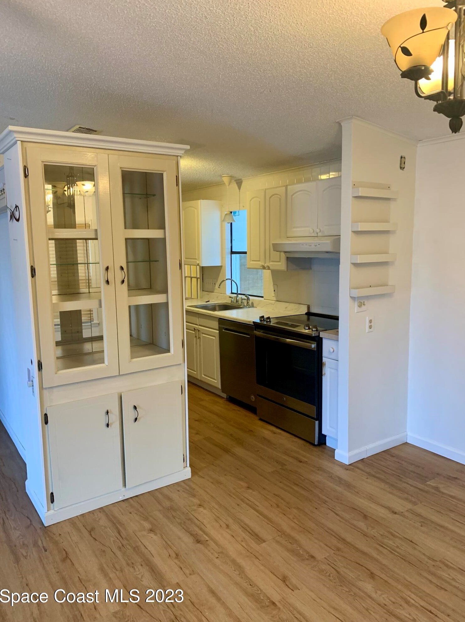 706 Periwinkle Cir, Sebastian FL  32976-7675 exterior